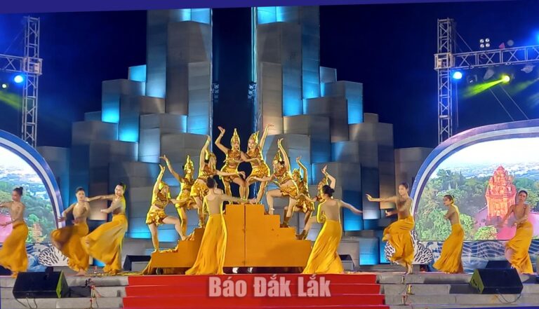 Du lịch hè Đắk Lắk – Khi tiếng chiêng hòa cùng tiếng sóng