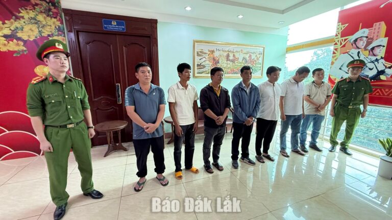 Khởi tố 8 bị can đưa, nhận hối lộ trong hoạt động kiểm dịch động vật