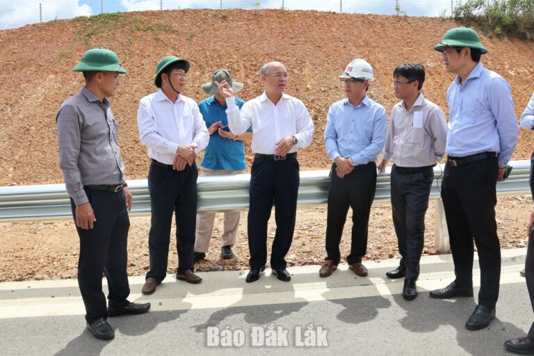 Phó Chủ tịch UBND tỉnh Trương Công Thái kiểm tra cao tốc Khánh Hòa - Buôn Ma Thuột