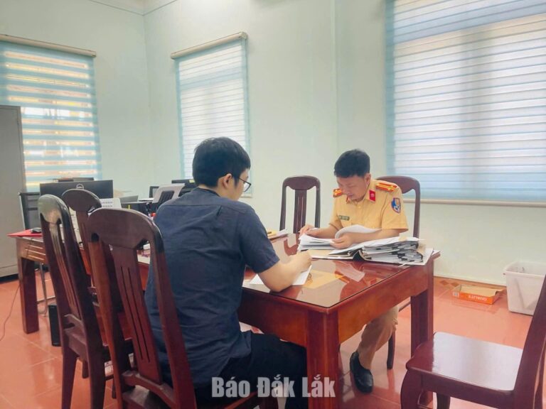 Tài xế chạy 102 km/giờ trên đoạn đường giới hạn bị phạt 13 triệu đồng
