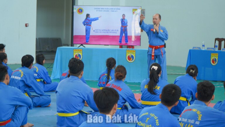 Tập huấn chuyên môn huấn luyện viên và trọng tài