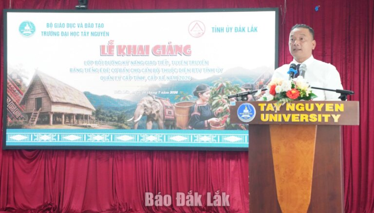 Trang bị kỹ năng giao tiếp bằng tiếng Êđê cho 118 cán bộ lãnh đạo, quản lý