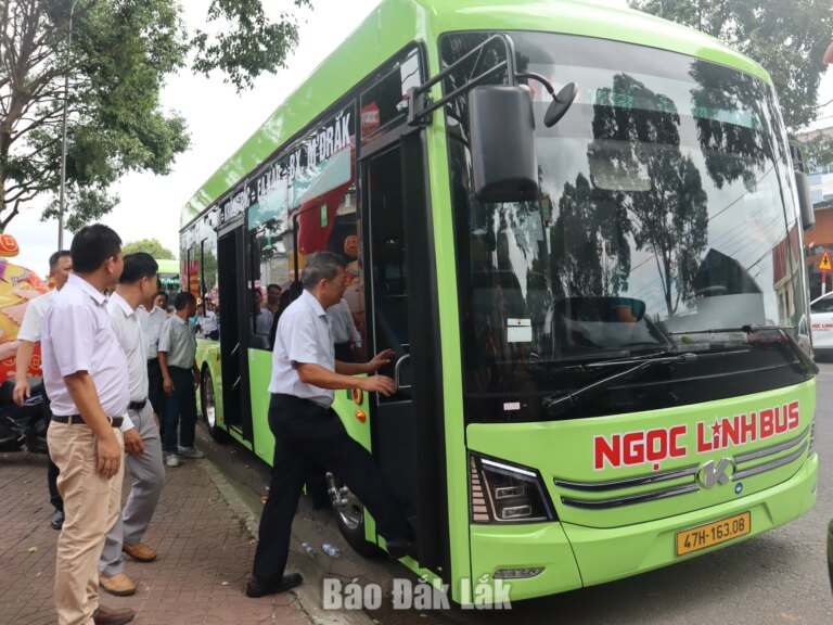 Xe buýt điện mở lối giao thông xanh