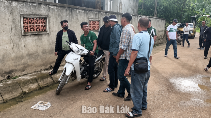 Xin đi nhờ rồi cướp luôn xe máy của người Xin đi nhờ rồi cướp luôn xe máy của người dân