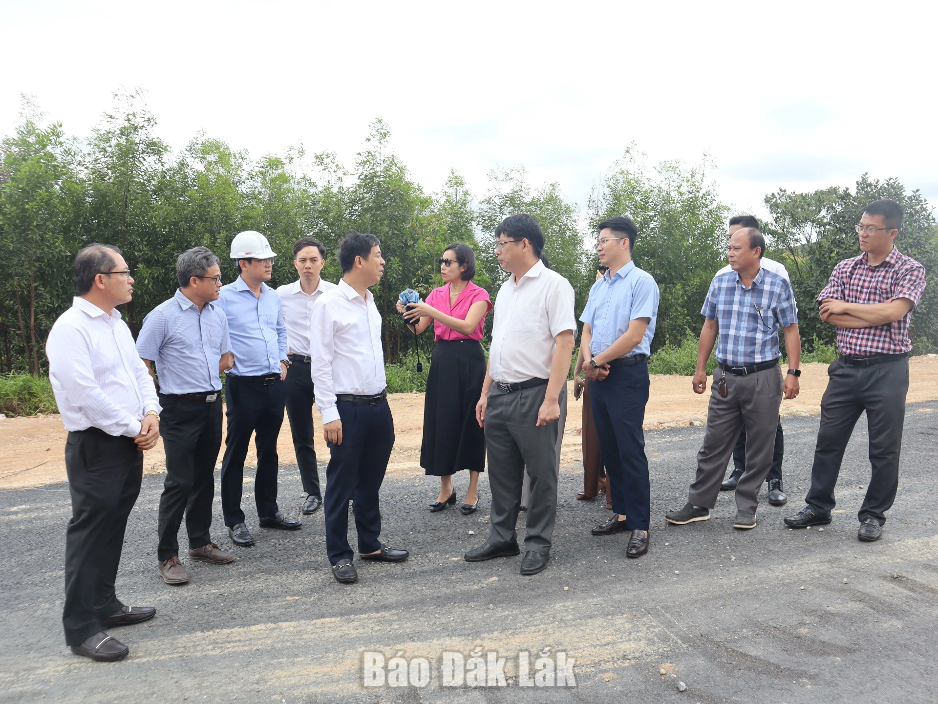 Đoàn công tác khảo sát thực địa tại điểm kết nối Dự án thành phần 2 và Dự án thành phần 3 cao tốc Khánh Hòa - Buôn Ma Thuột.