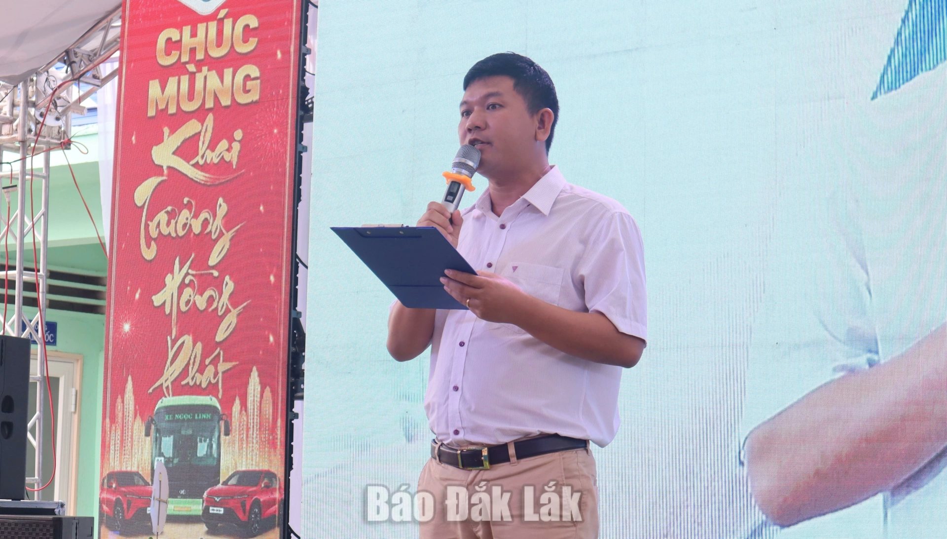 Đắk Lắk khai trương tuyến xe buýt điện đầu tiên 3 Đại diện