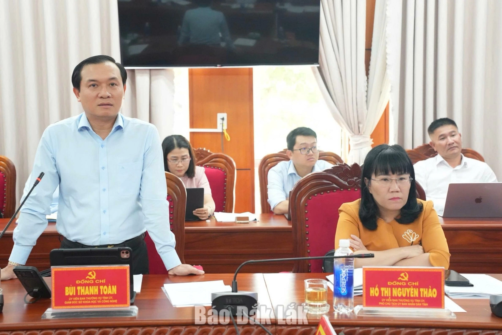 Đẩy nhanh chuyển đổi số, phát huy vai trò động lực của khoa học, công nghệ 5 Đồng chí Bùi Thanh Toàn, Ủy viên Ban Thường vụ Tỉnh ủy, Giám đốc Sở Khoa học và Công nghệ báo cáo tại buổi làm việc.