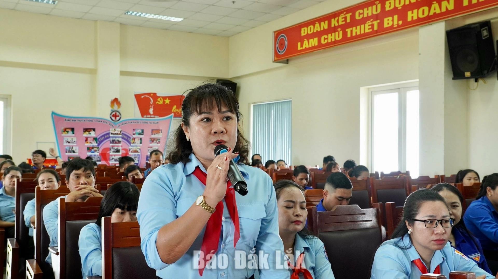 Hỗ trợ trên 17.000 thiếu nhi khó khăn trong năm học 2025 - 2026 2 Đại biểu đóng góp ý kiến tại hội nghị.