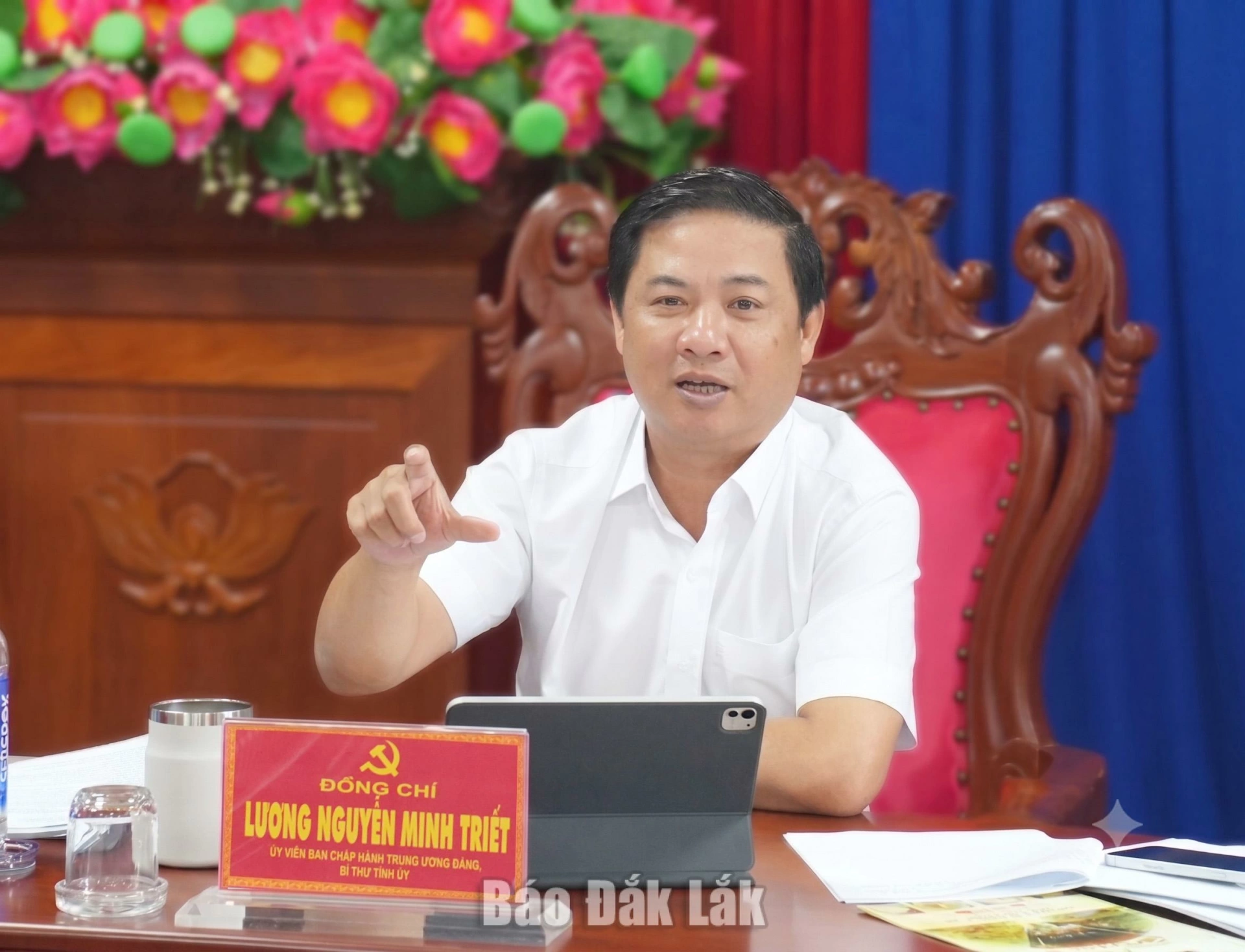 Đồng chí Lương Nguyễn Minh Triết, Ủy viên Trung ương Đảng, Bí thư Tỉnh ủy, Trưởng Đoàn ĐBQH tỉnh phát biểu kết luận cuộc họp.