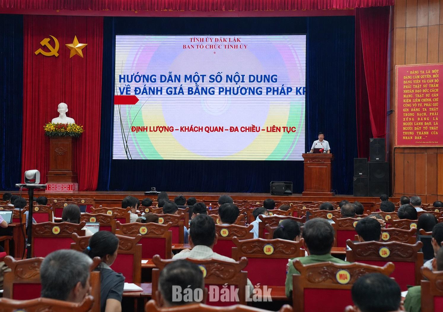 Hướng dẫn đánh giá cán bộ theo phương pháp KPI 1 Quang cảnh hội nghị.