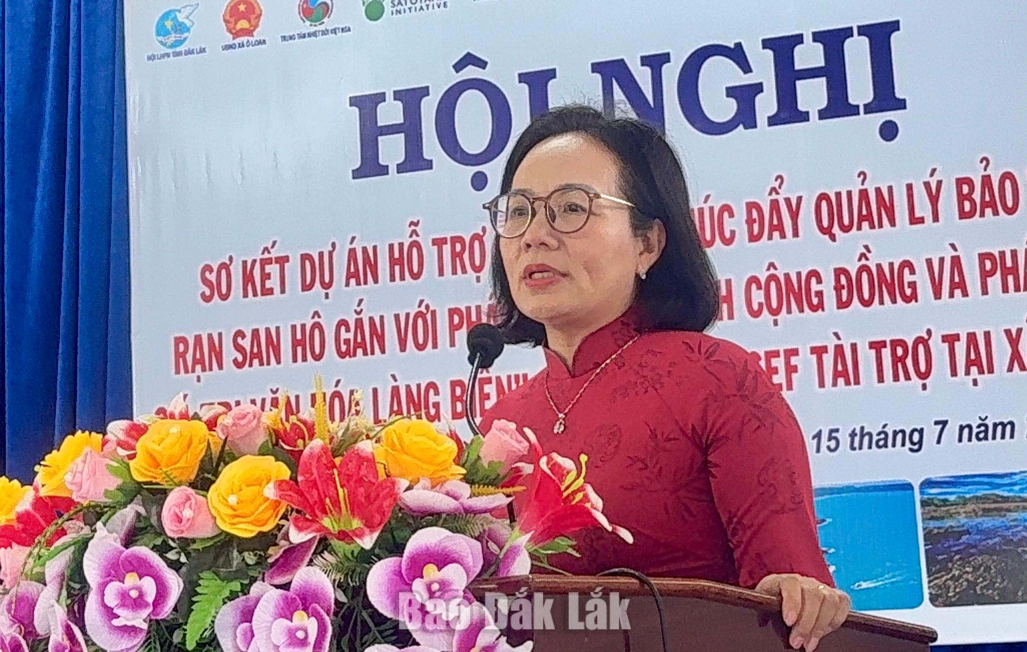 Phó Chủ tịch Ủy ban MTTQ Việt Nam tỉnh, Chủ tịch Hội LHPN tỉnh Nguyễn Thị Hồng Thái phát biểu tại hội nghị.