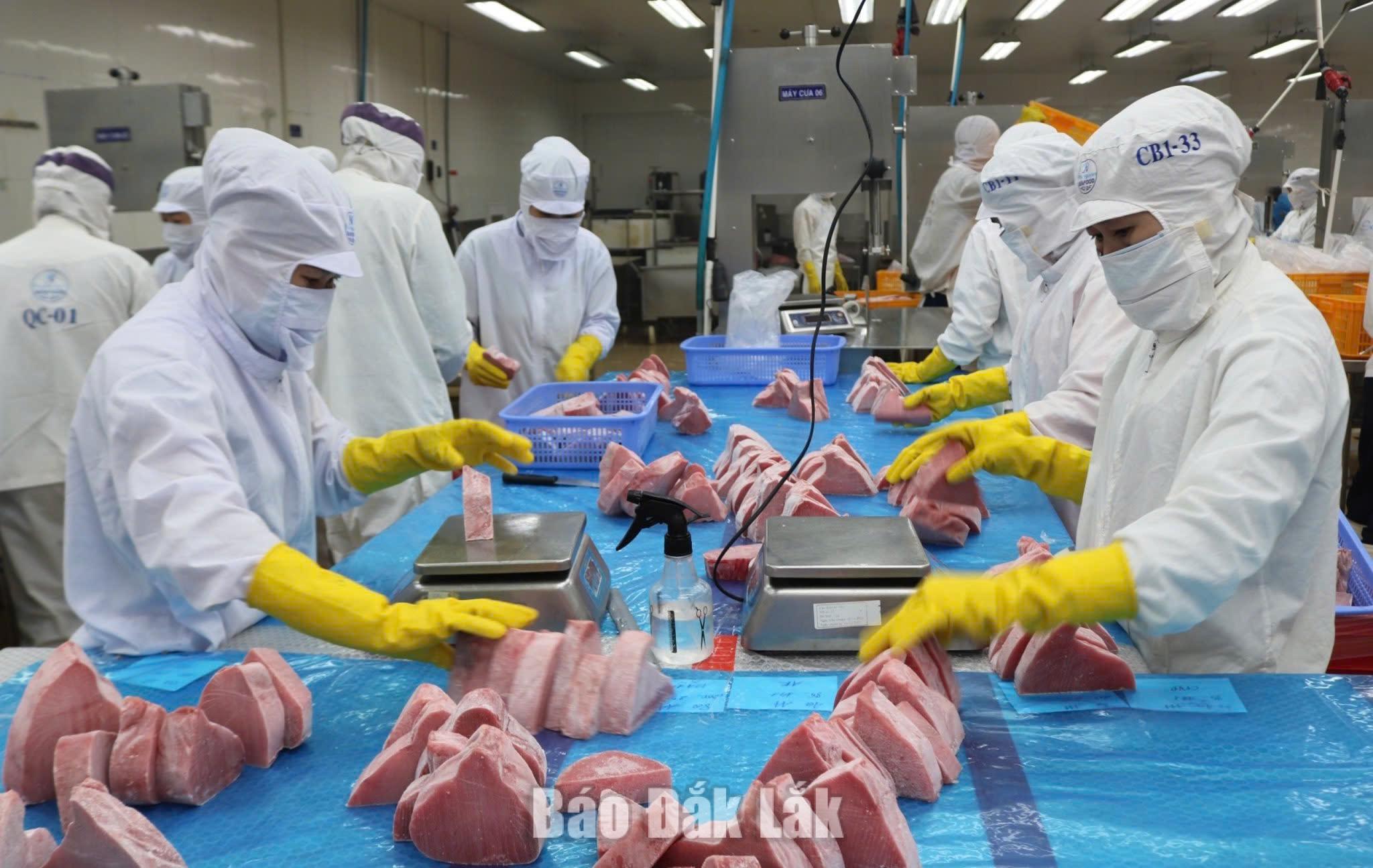 Đánh thức tiềm năng - Báo Đắk Lắk điện tử 1 Ứng dụng công nghệ chế biến trong thủy sản để nâng cao giá trị sản phẩm.