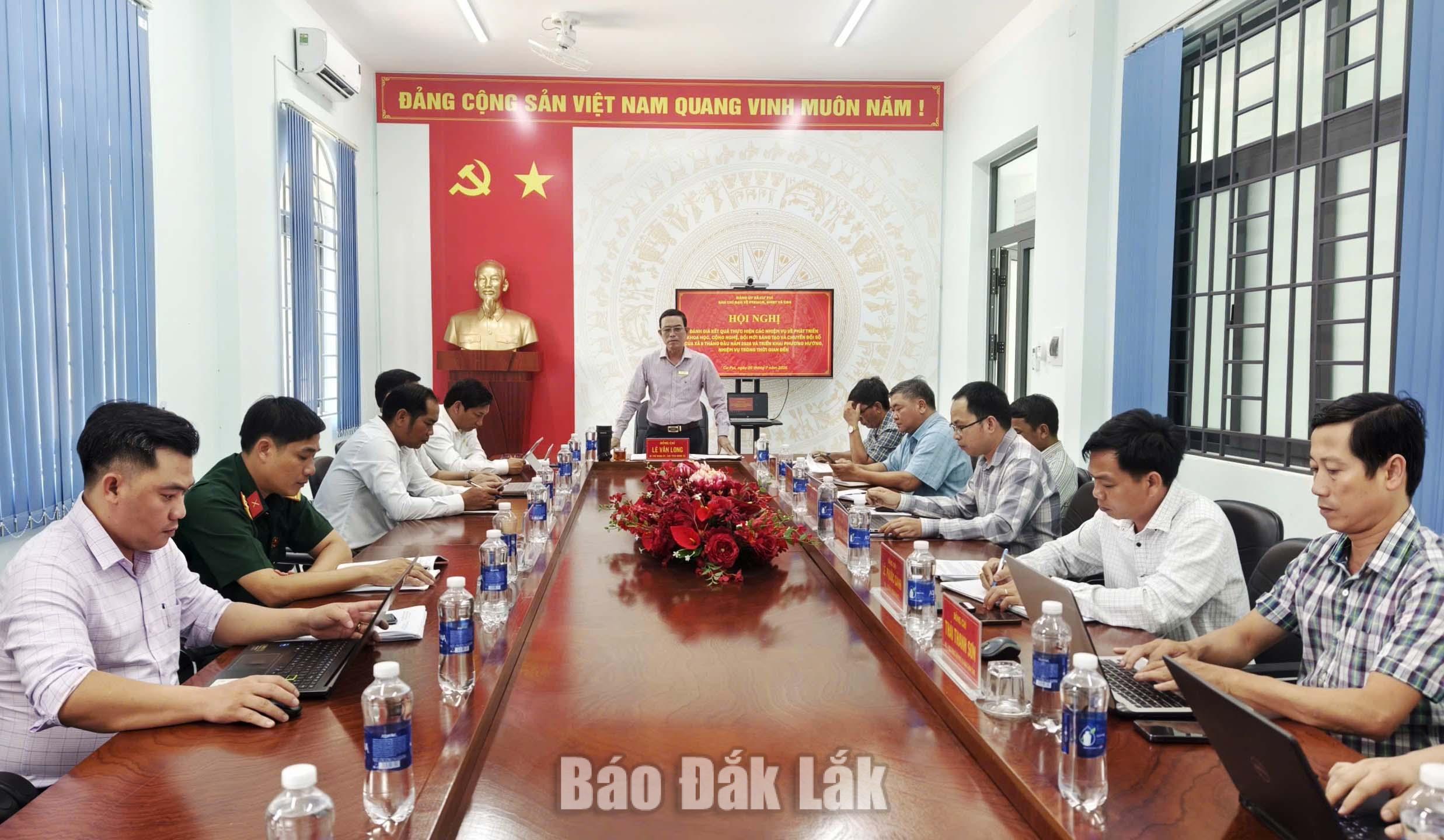 Cư Pui sơ kết công tác phát triển khoa học, công nghệ và chuyển đổi số 1 Các đại biểu dự hội nghị.