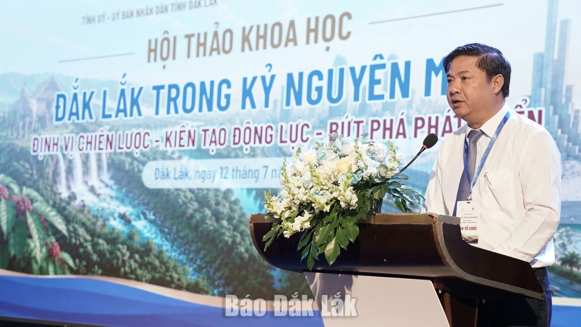 Đồng chí Lương Nguyễn Minh Triết, Ủy viên Trung ương Đảng, Bí thư Tỉnh ủy, Trưởng Đoàn ĐBQH tỉnh Đắk Lắk phát biểu bế mạc hội thảo. Ảnh: Vạn Tiếp