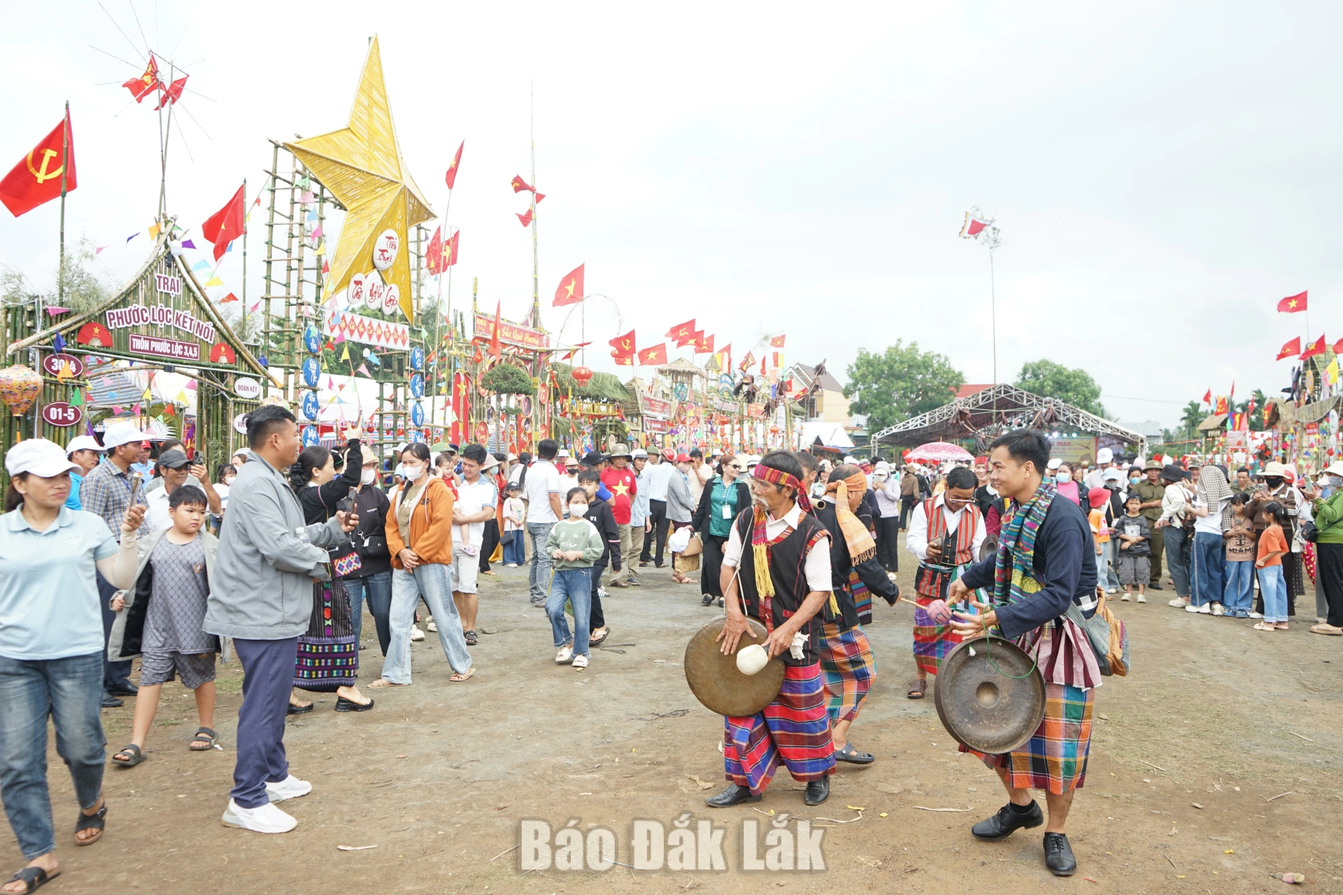 Đông đảo du khách và người dân địa phương tham gia Ngày hội Văn hóa các dân tộc xã Ea Phê năm 2026. (Ảnh minh họa)