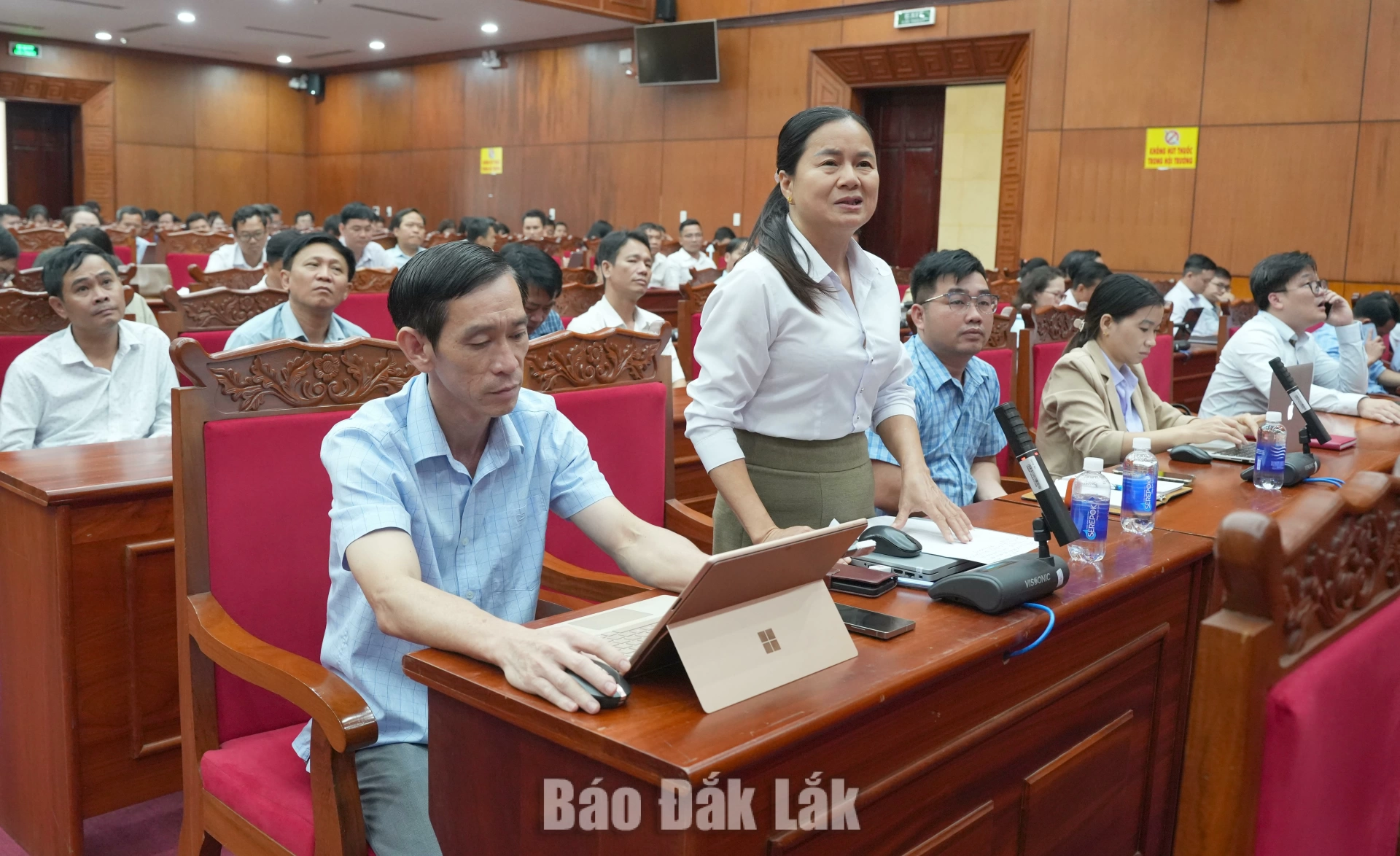 Hướng dẫn đánh giá cán bộ theo phương pháp KPI 3 Các đại biểu trao đổi về những vướng mắc phát sinh trong quá trình triển khai đánh giá và sử dụng phần mềm tại các cơ quan, đơn vị.