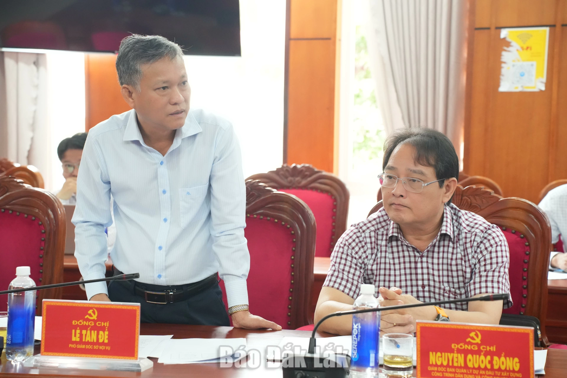Khẩn trương hoàn thành các trường nội trú vùng biên trước thềm năm học mới 3 Phó Giám đốc Sở Nội vụ Lê Tấn Đễ phát biểu tại cuộc họp.