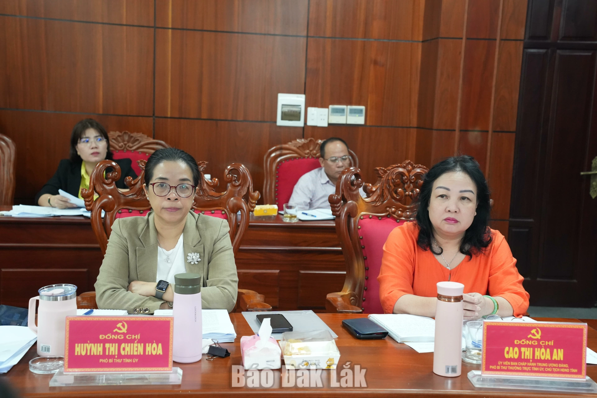 các đồng chí: Cao Thị Hòa An, Ủy viên Trung ương Đảng, Phó Bí thư Thường trực Tỉnh ủy, Chủ tịch HĐND tỉnh; Đỗ Hữu Huy, Ủy viên Dự khuyết Trung ương Đảng, Phó Bí thư Tỉnh ủy, Bí thư Đảng ủy UBND tỉnh, Chủ tịch UBND tỉnh; Huỳnh Thị Chiến Hòa, Phó Bí thư Tỉnh ủy; 