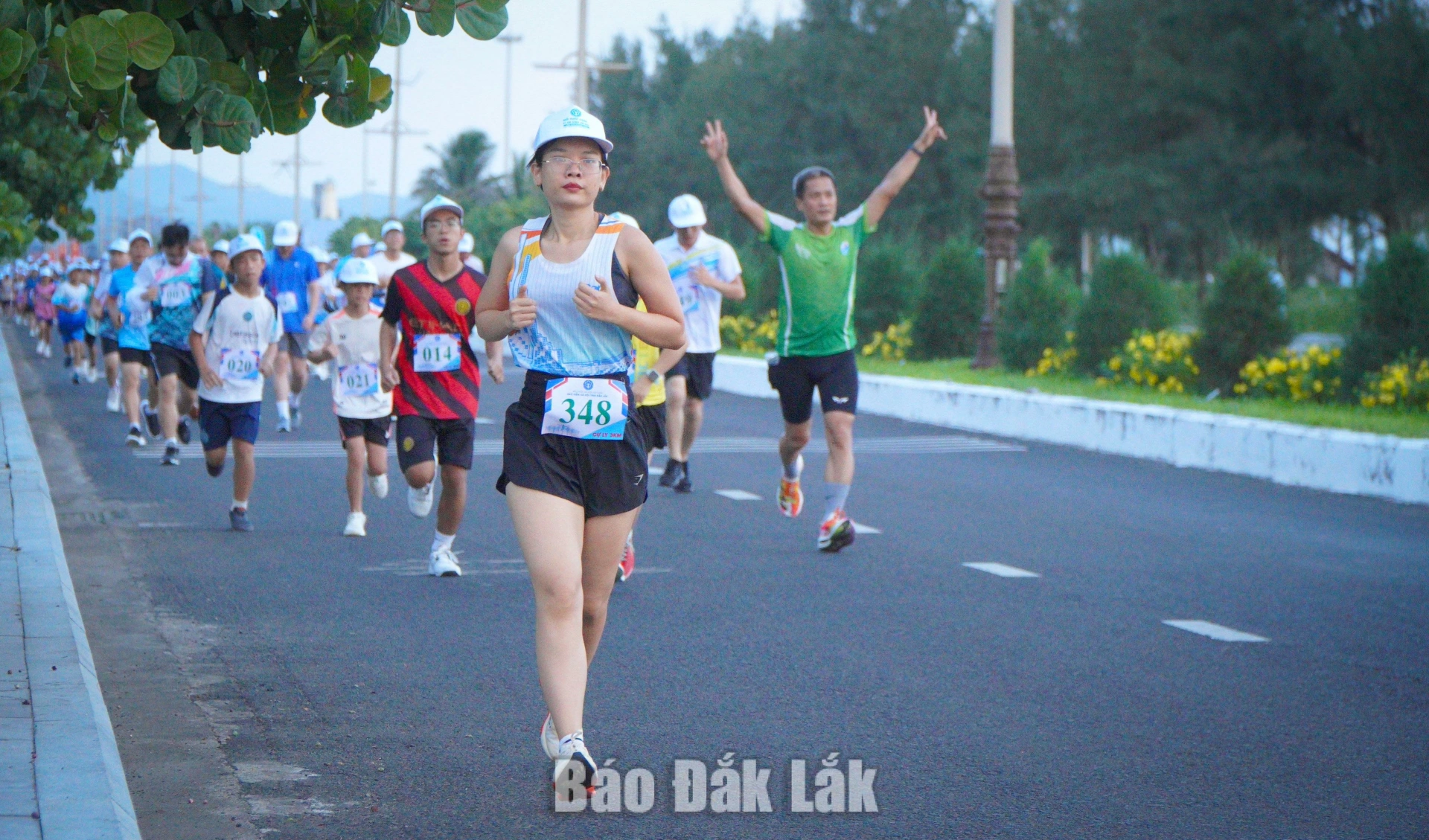 500 VĐV tham gia Giải chạy "Mỗi bước chân - vì an sinh xã hội" năm 2026 3 Các VĐV ra sức tranh tài truyền tải thông điệp nhân văn của giải đấu
