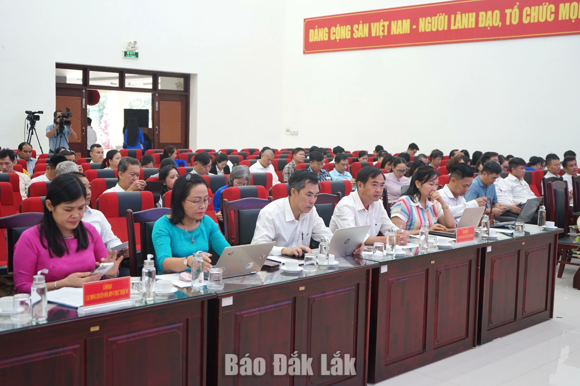 Đại biểu tham dự hội nghị