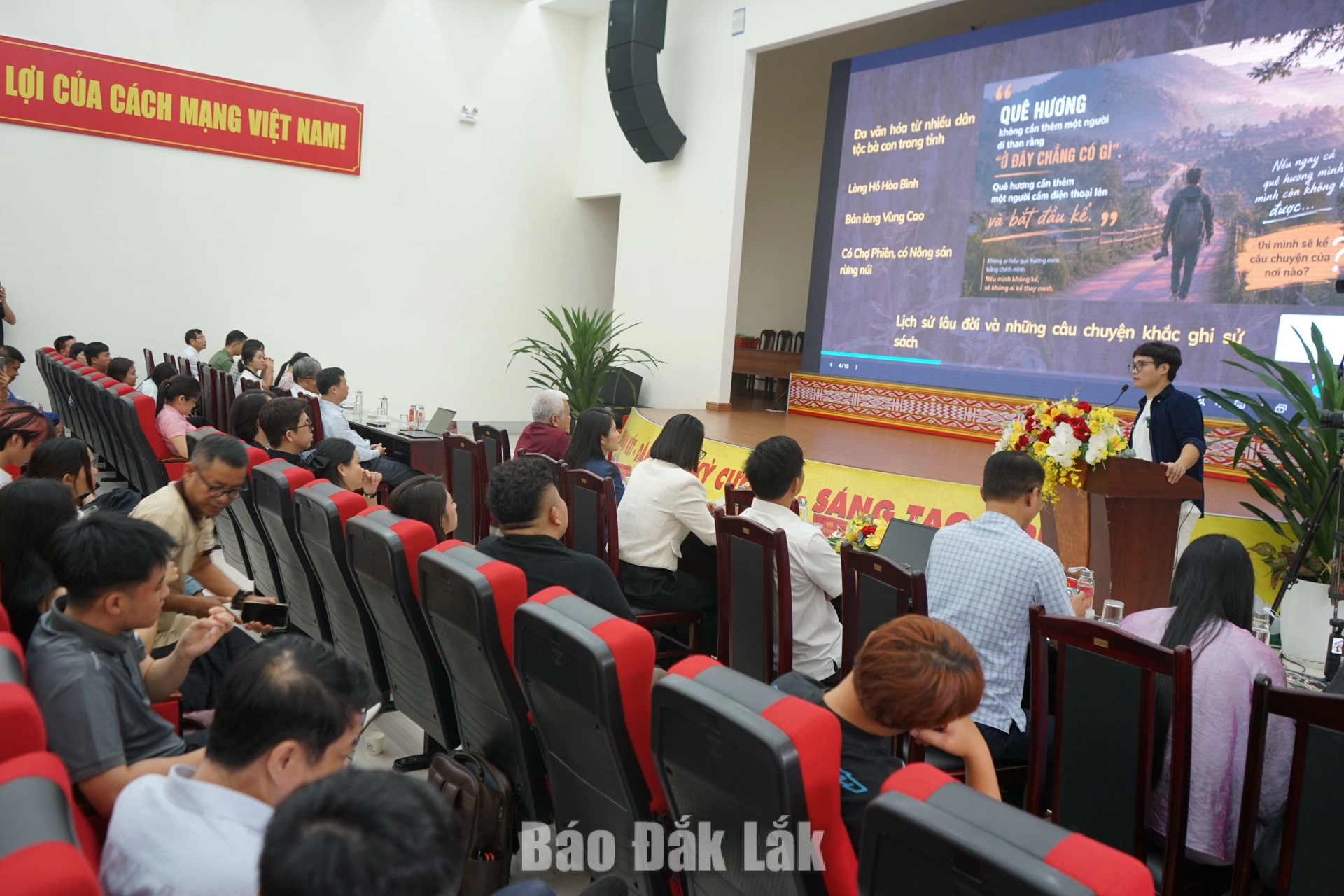 Nâng cao năng lực truyền thông số phục vụ quảng bá thương hiệu cà phê Buôn Ma Thuột 3 Nhà sáng tạo nội dung chia sẻ kinh nghiệm xây kênh trên tik tok