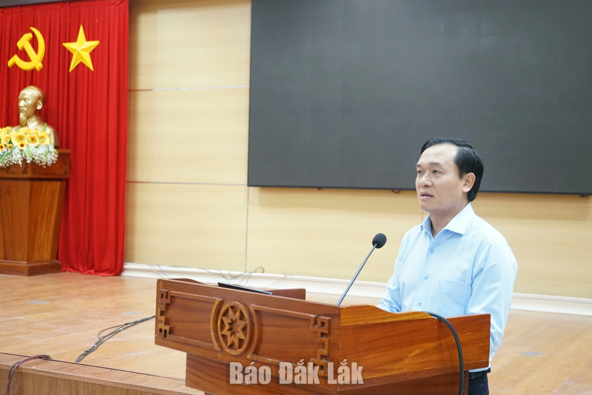 Lấy ý kiến góp ý dự thảo Đề án “Phát triển kinh tế số tỉnh Đắk Lắk giai đoạn 2026 - 2030, định hướng đến năm 2045” 2 Giám đốc Sở KH&CN Bùi Thanh Toàn phát biểu khai mạc hội thảo