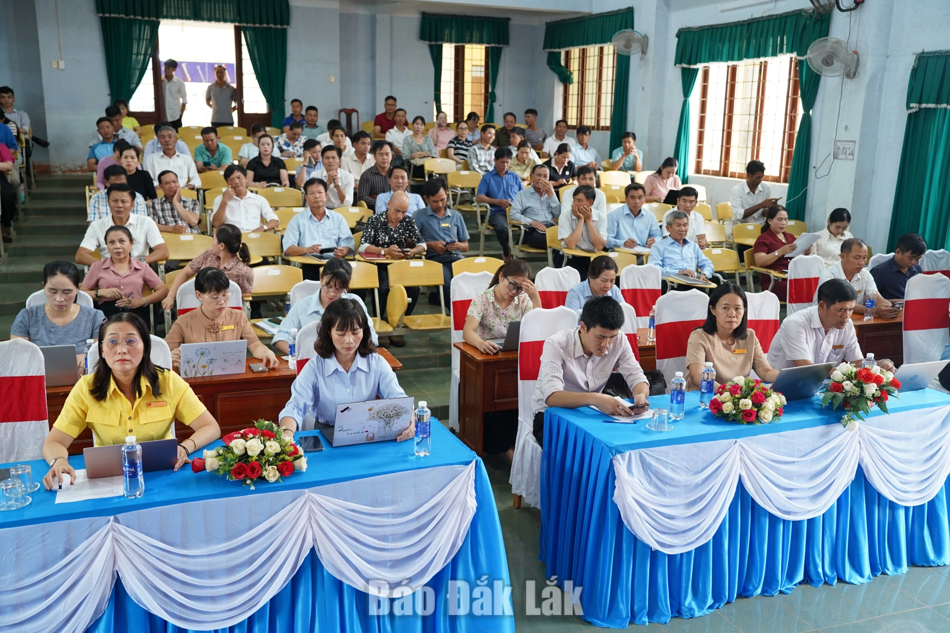 Xã Ea Phê nâng cao hiệu quả chuyển đổi số 3 Các đại biểu tham dự lễ phát động.