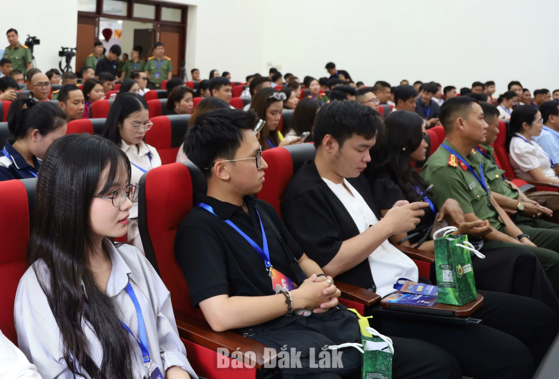 Công an tỉnh Đắk Lắk gặp mặt người có ảnh hưởng trên không gian mạng 3 Các KOL Đắk Lắk tham gia hội nghị.