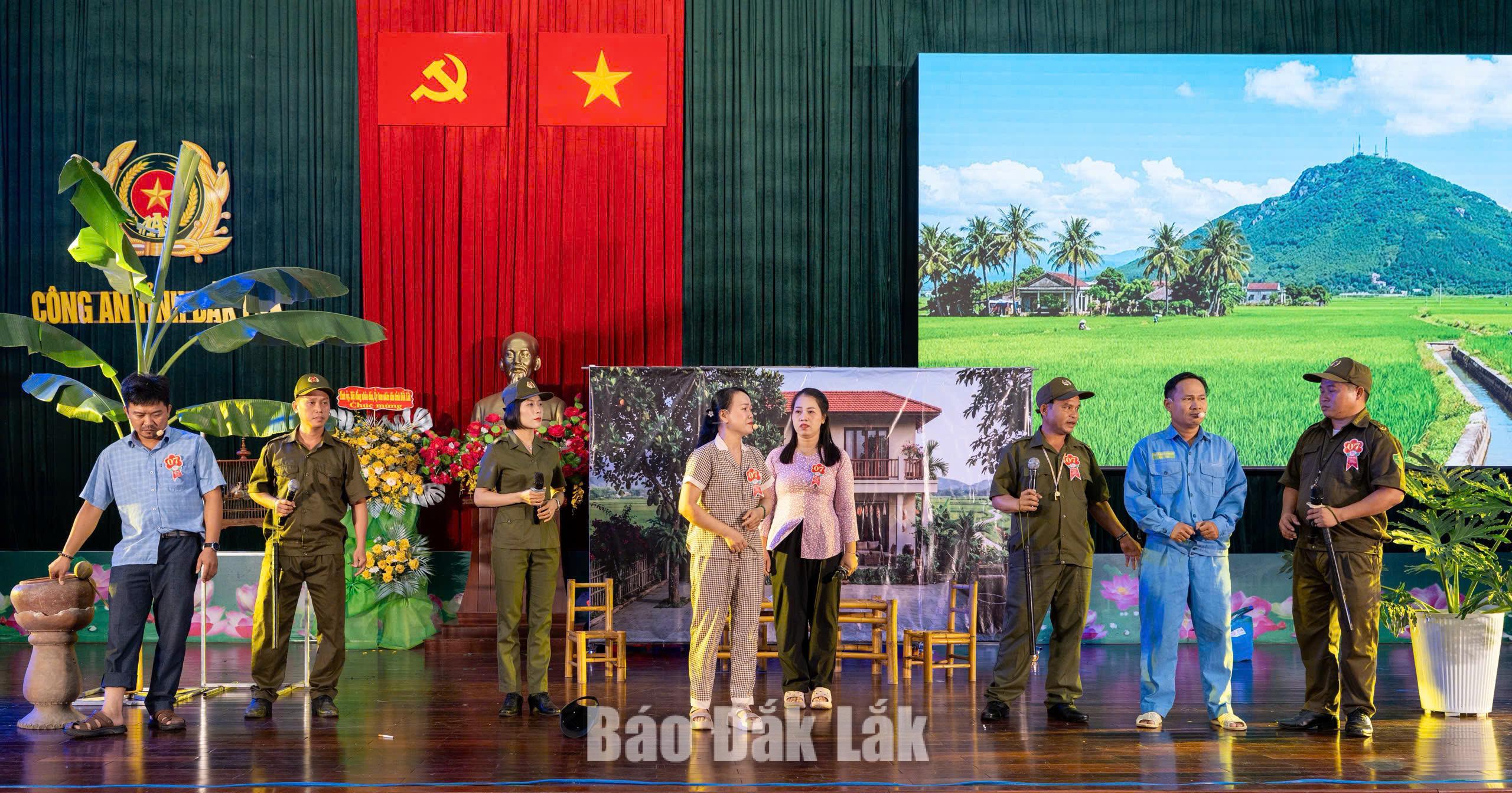 Phường Bình Kiến đại diện Đắk Lắk dự Hội thi lực lượng bảo vệ ANTT khu vực 3 Phần thi xử lý tình huống của đội thi phường Bình Kiến.