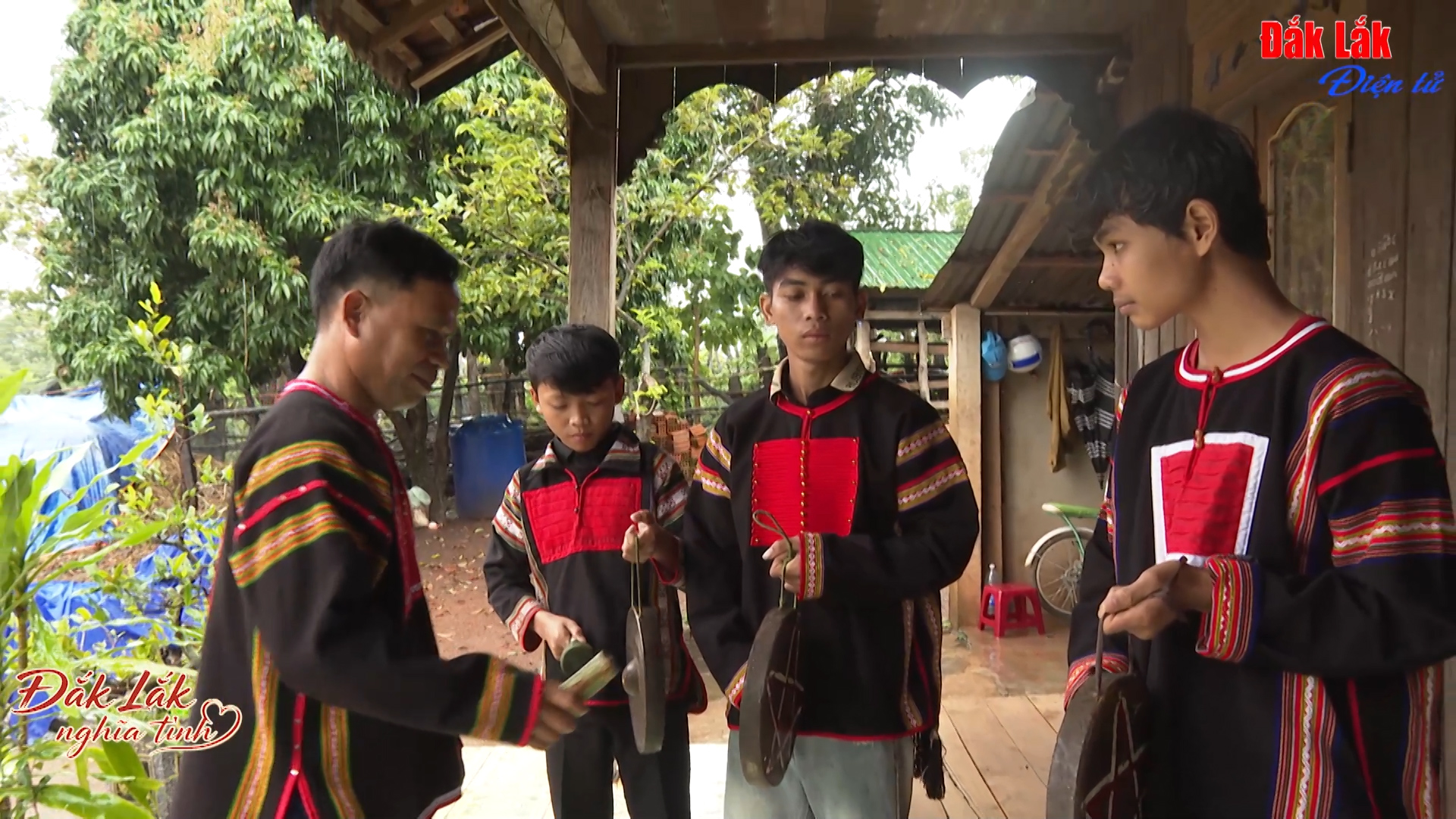 Người giữ lửa cồng chiêng cho buôn làng