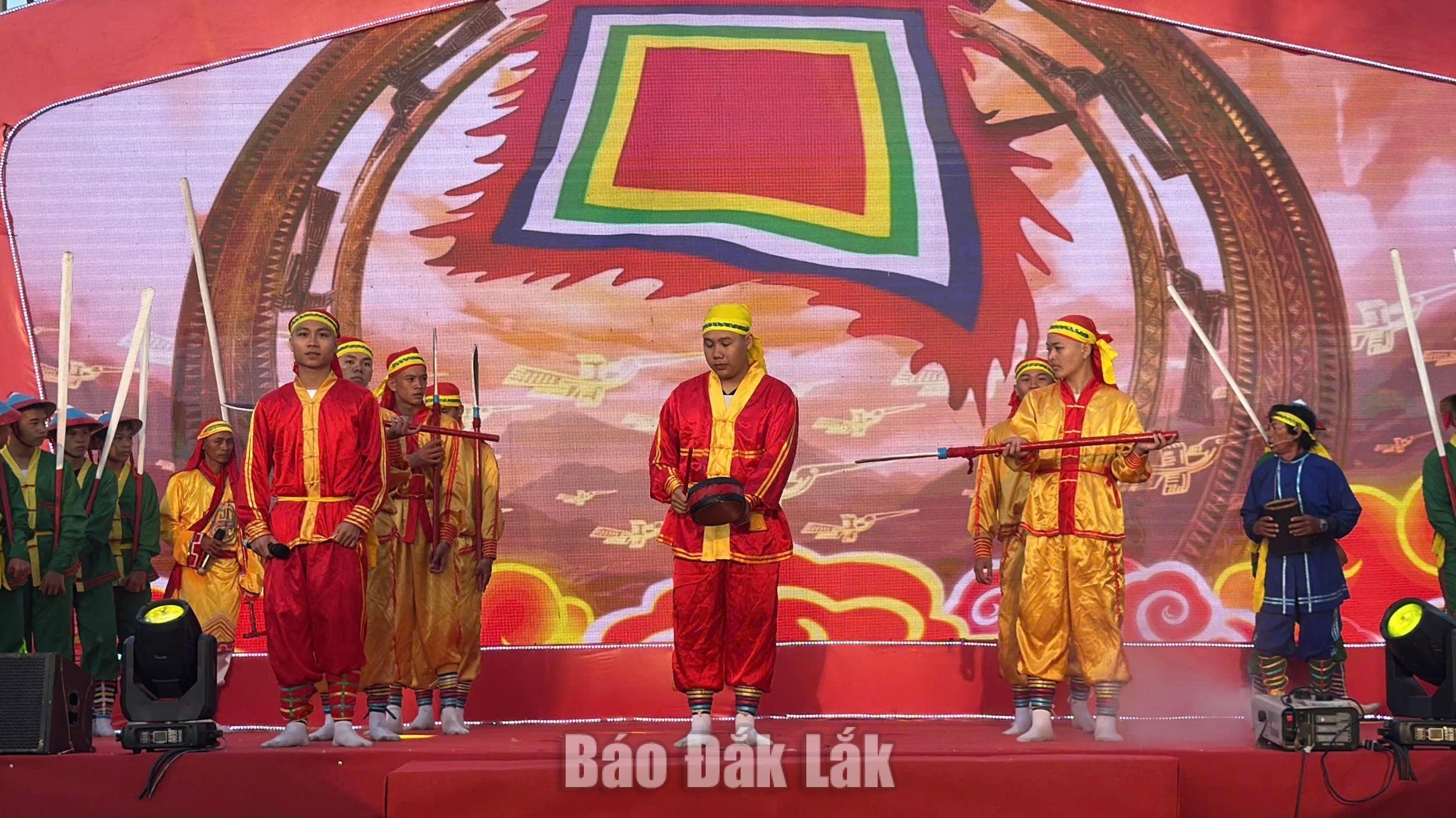 Khai mạc Lễ hội Cầu ngư Lăng Ông Nam Hải - Lăng Long Thủy năm 2026 3 Trình diễn Hò Bá Trạo tại lễ hội.