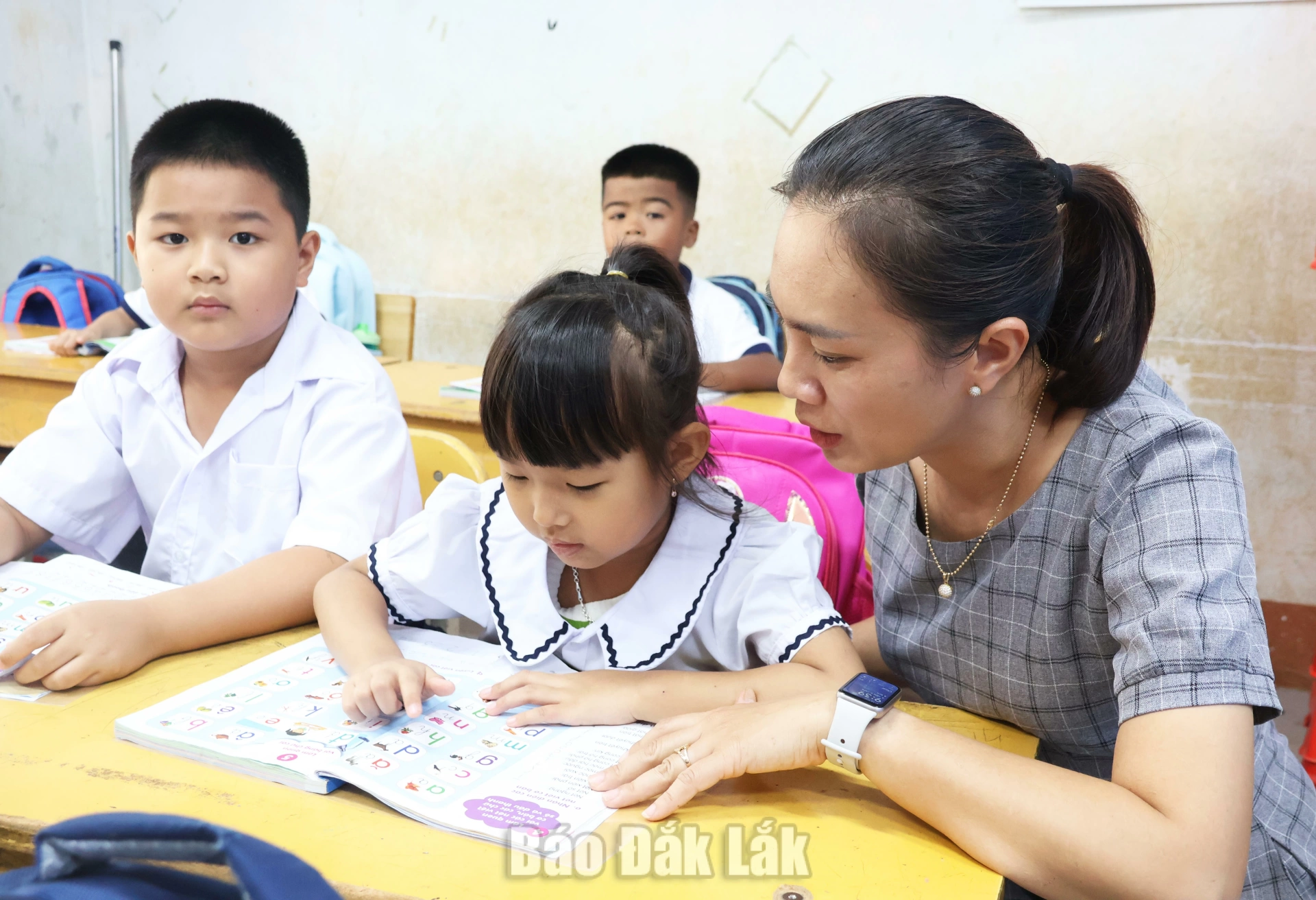 Xét thăng hạng 3.703 viên chức ngành Giáo dục năm 2026 1 Giờ học chính khóa của học sinh Trường Tiểu học Thái Phiên (phường Ea Kao).
