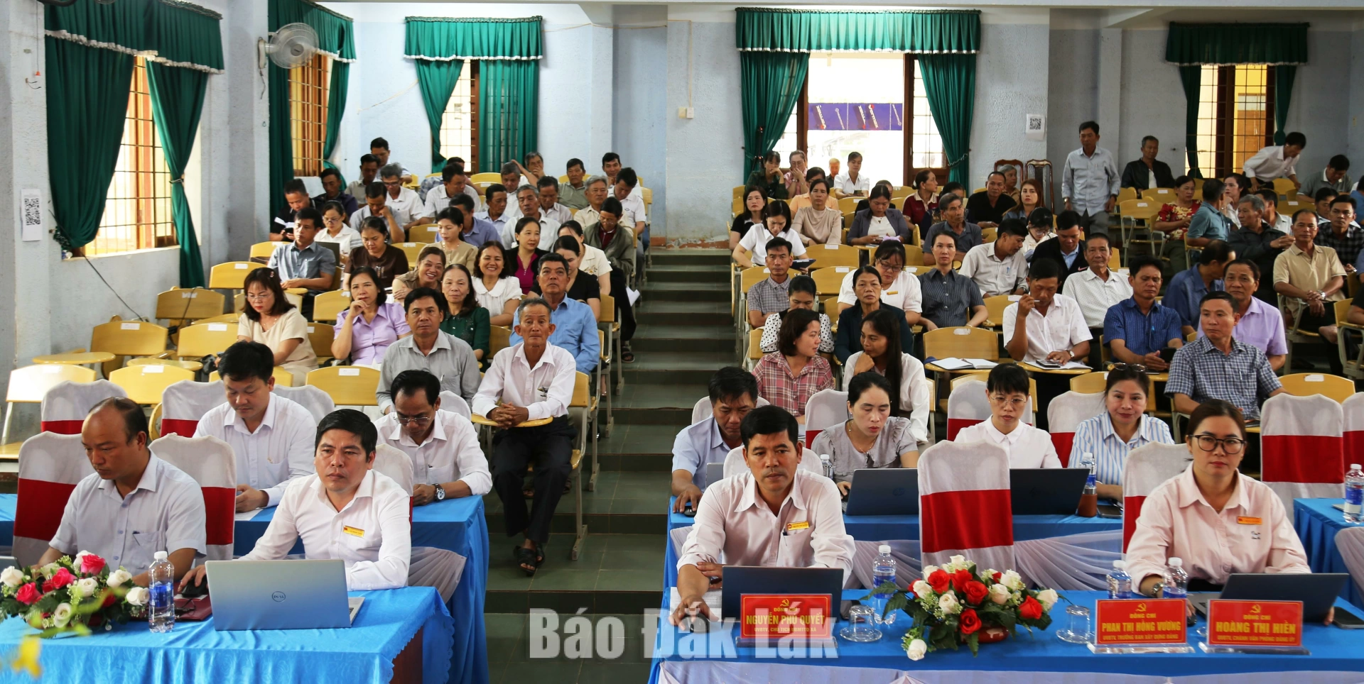 Các đại biểu tham dự hội nghị.