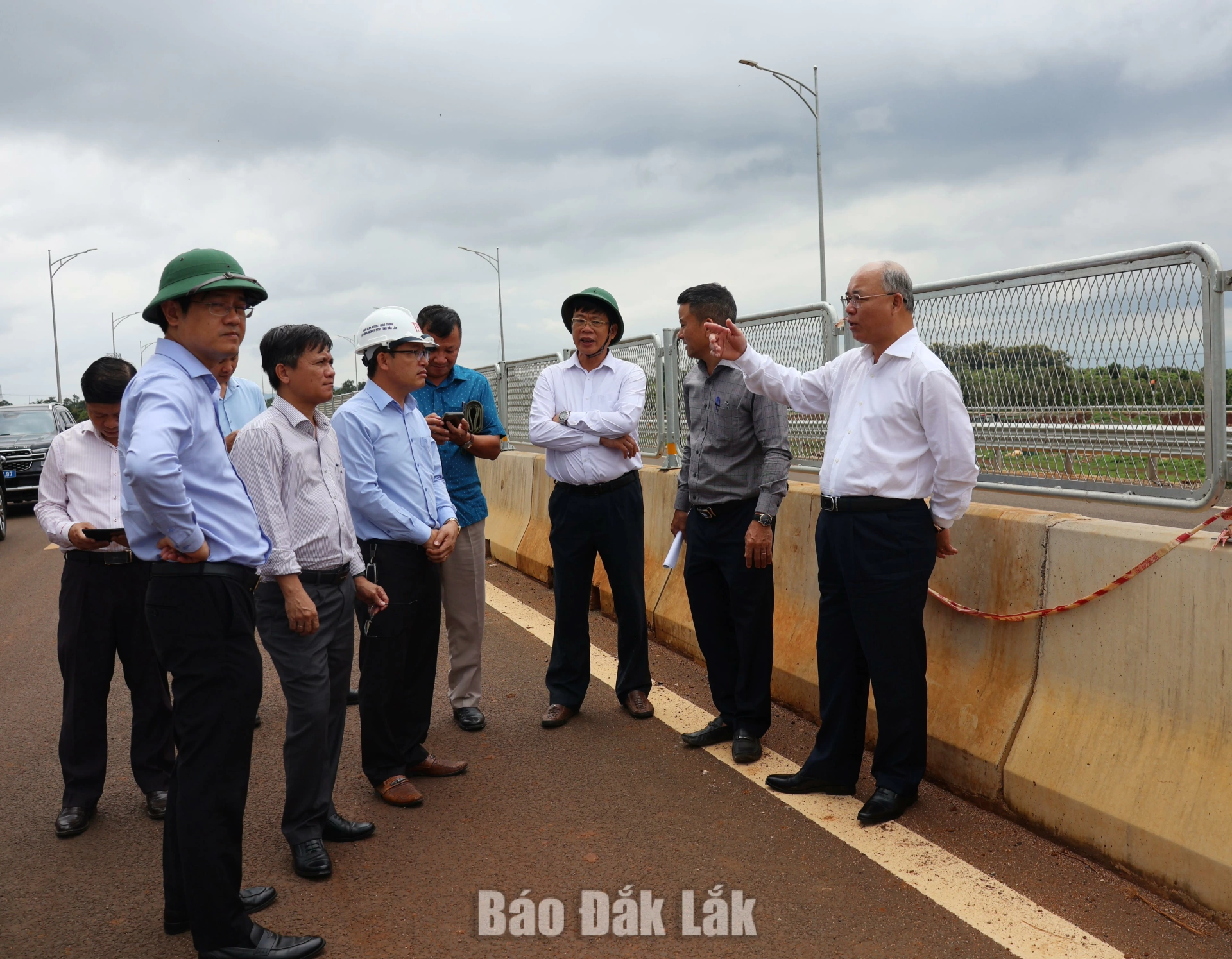 Phó Chủ tịch UBND tỉnh Đắk Lắk Trương Công Thái chỉ đạo đẩy nhanh tiến độ hoàn thành dự án.