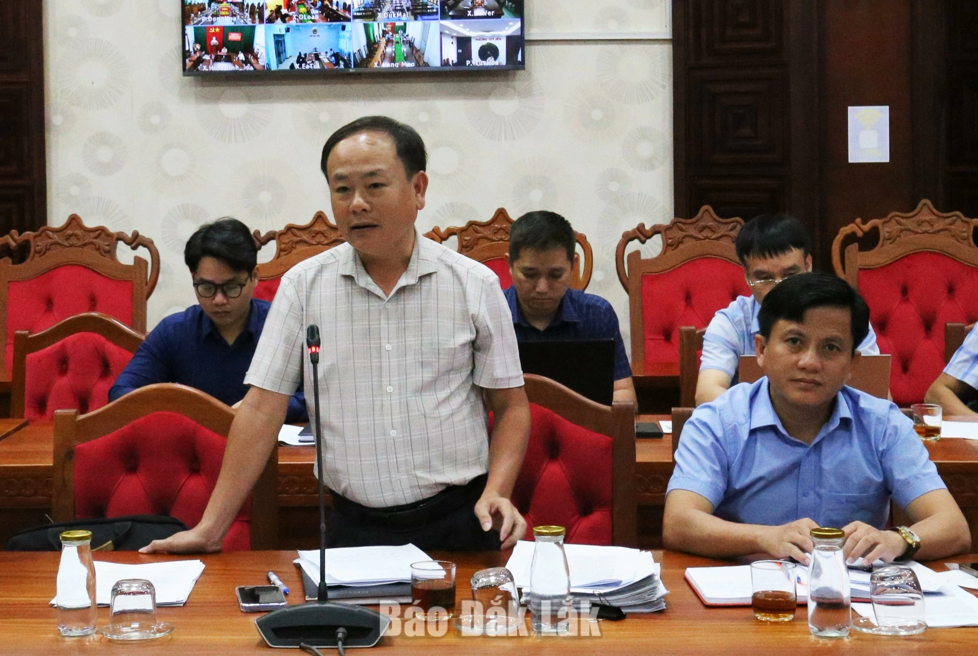 Thực hiện sắp xếp mạng lưới trường, lớp, hoàn thành phương án tổng thể ngày 20/7 3 Đại diện lãnh đạo Sở Nội Vụ trình bày ý kiến về sắp xếp nhân sự dôi dư do sắp xếp.