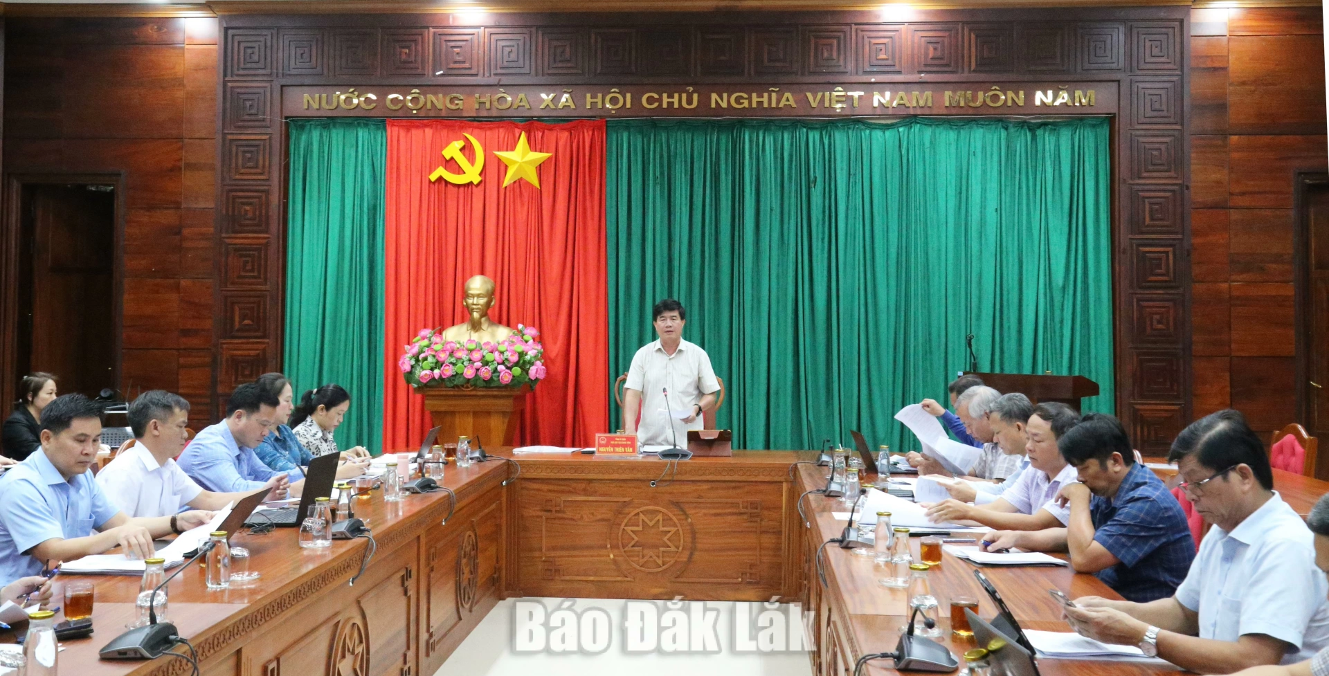 Thống nhất các nội dung về sắp xếp mạng lưới cơ sở giáo dục trên địa bàn tỉnh 4 Các đại biểu tham dự cuộc họp.