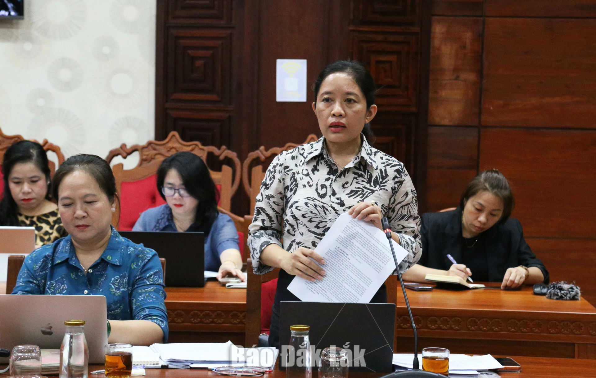 Thống nhất các nội dung về sắp xếp mạng lưới cơ sở giáo dục trên địa bàn tỉnh 2 Giám đốc Sở GD-ĐT Lê Thị Thanh Xuân thông tin về tình hình xây dựng phương án sắp xếp trường, lớp trên toàn tỉnh.