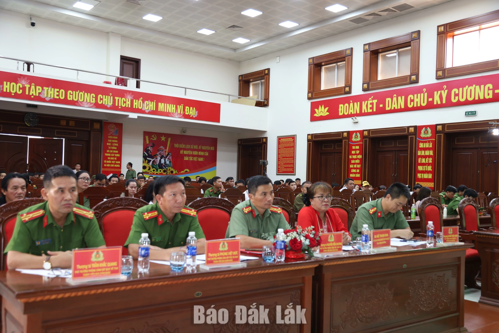 Phường Bình Kiến đại diện Đắk Lắk dự Hội thi lực lượng bảo vệ ANTT khu vực 1 Ban Giám khảo hội thi.