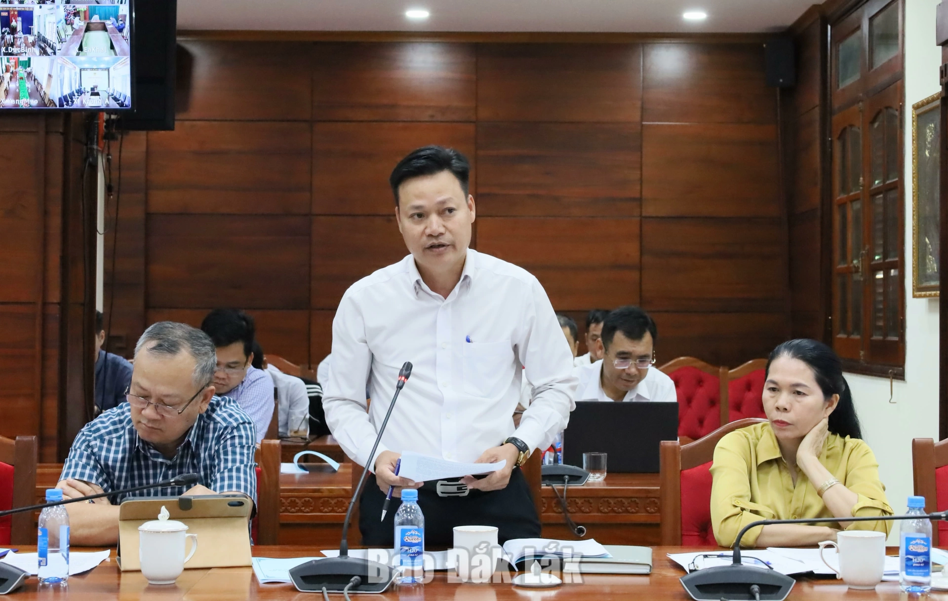 Chủ động phòng ngừa, ngăn chặn dịch bệnh động vật từ sớm, từ xa 3 Lãnh đạo xã Ea Wer phát biểu ý kiến.