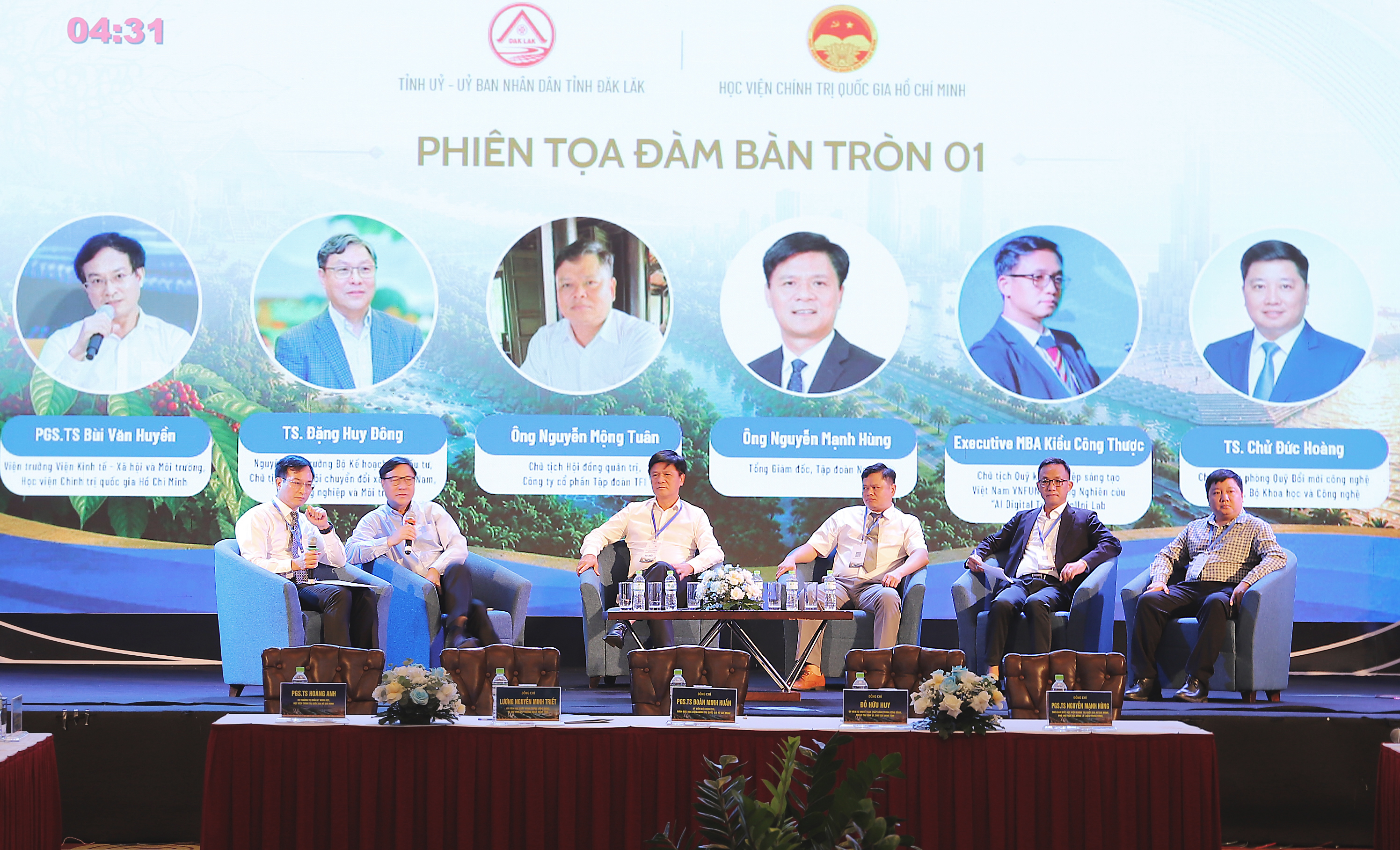(E-Magazine) Đánh thức tiềm năng - Bứt tốc tăng trưởng 4 Phiên tọa đàm “Phát triển tỉnh Đắk Lắk trong kỷ nguyên mới: Định vị chiến lược và kiến tạo động lực” đã gợi mở nhiều hướng đi mới cho tỉnh để hướng đến nền kinh tế xanh, bền vững.