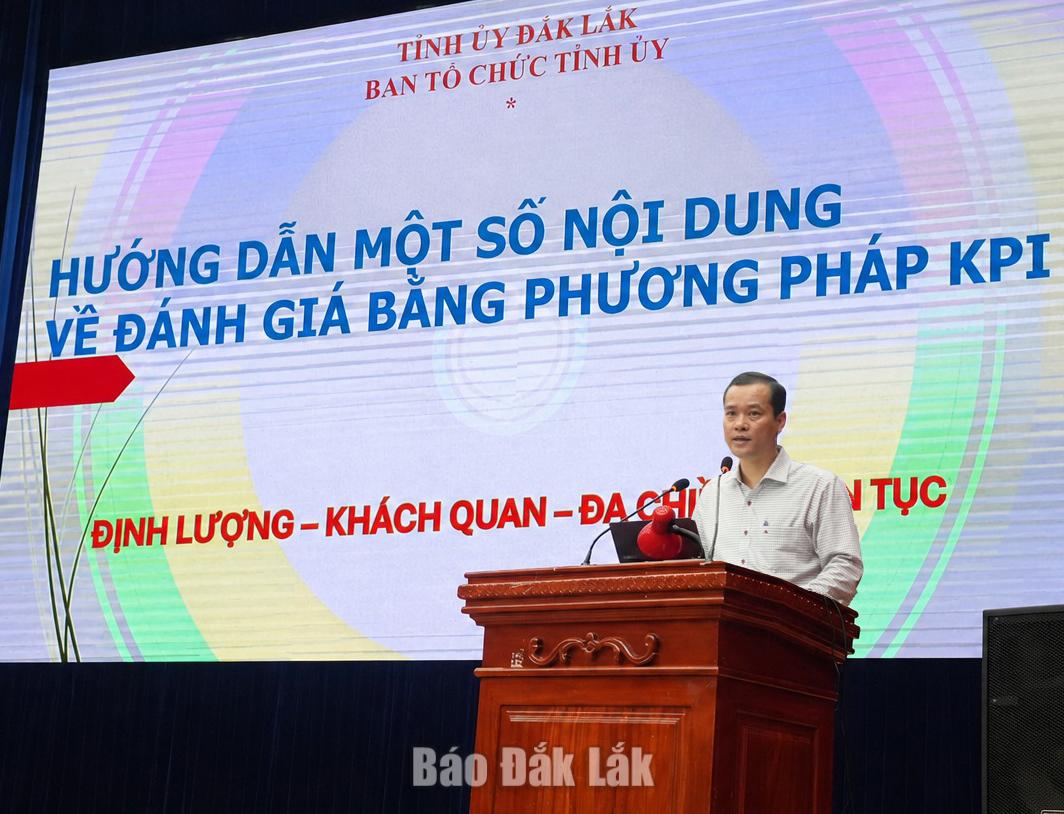 Hướng dẫn đánh giá cán bộ theo phương pháp KPI 4 Phó Trưởng Ban Tổ chức Tỉnh ủy Nguyễn Bá Kim phát biểu kết luận hội nghị.