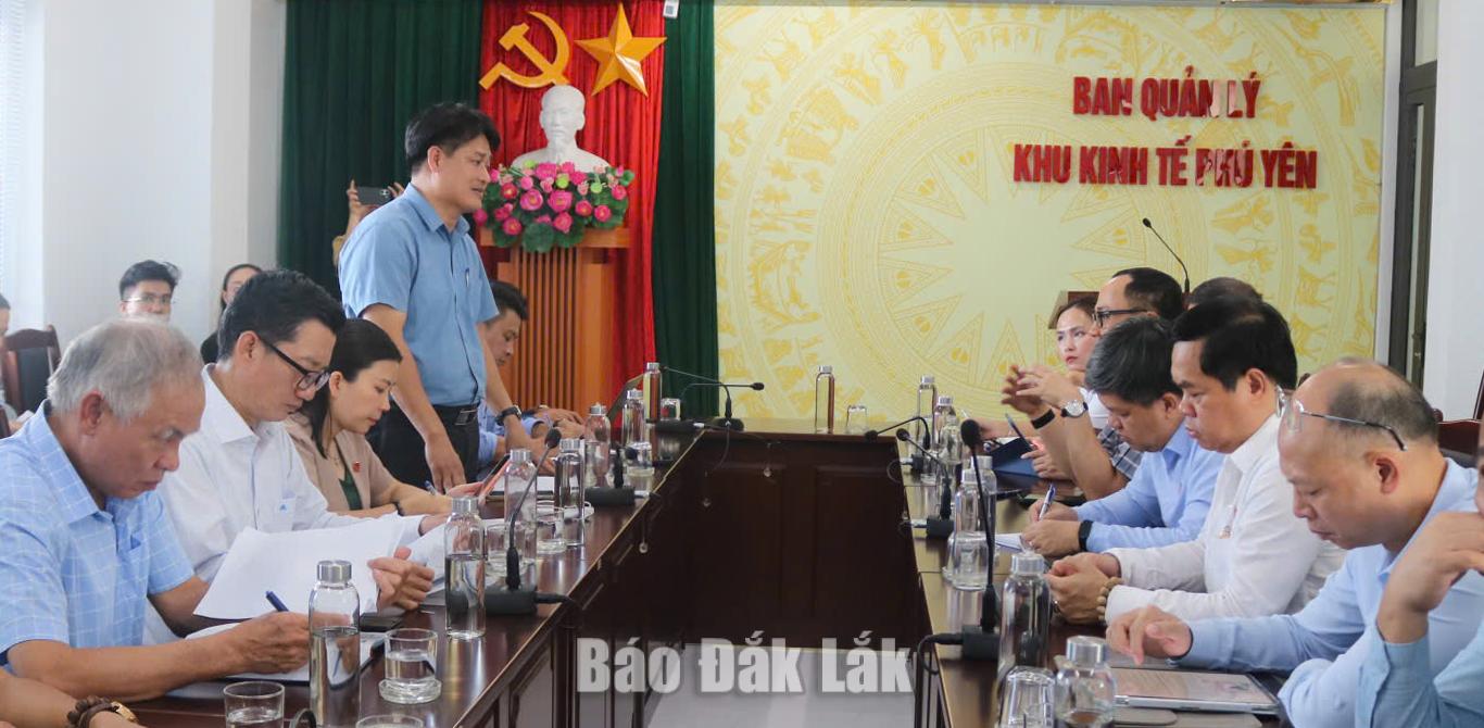 Quang cảnh buổi làm việc tại Ban Quản lý Khu kinh tế Phú Yên.
