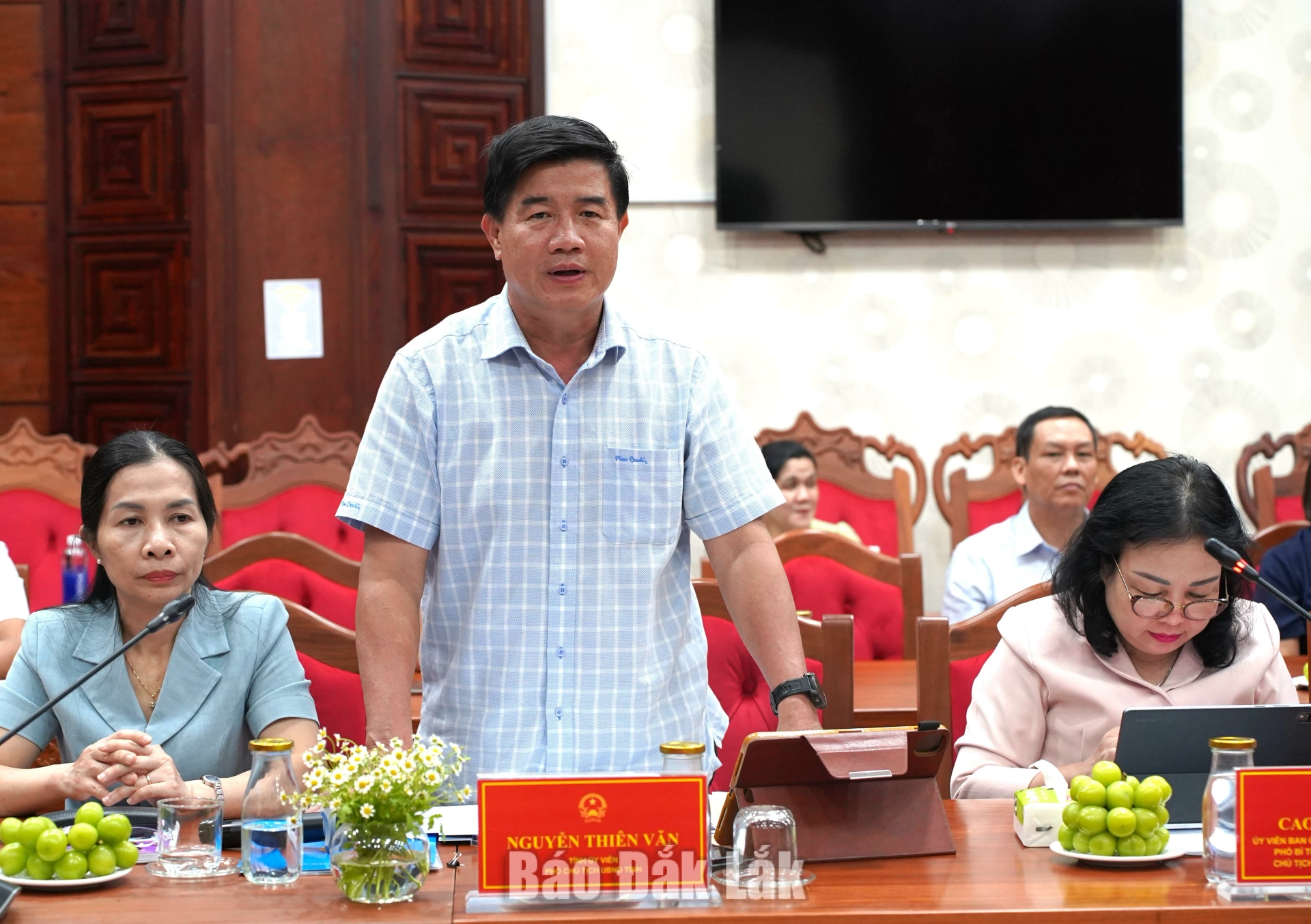 Đồng chí Nguyễn Thiên Văn, Tỉnh ủy viên, Phó Chủ tịch UBND tỉnh phát biểu tại buổi gặp mặt.
