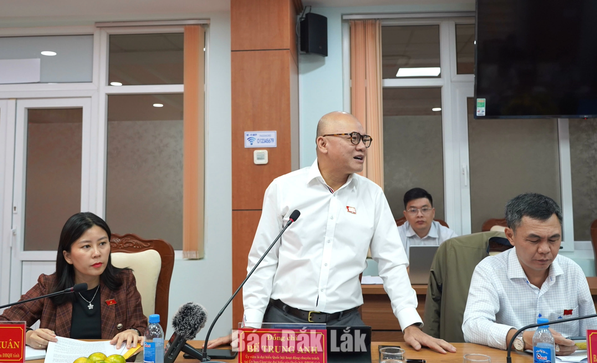 Đại biểu Bế Trung Anh, Ủy viên là ĐBQH hoạt động chuyên trách tại Ban Công tác đại biểu của Quốc hội phát biểu tại buổi làm việc.