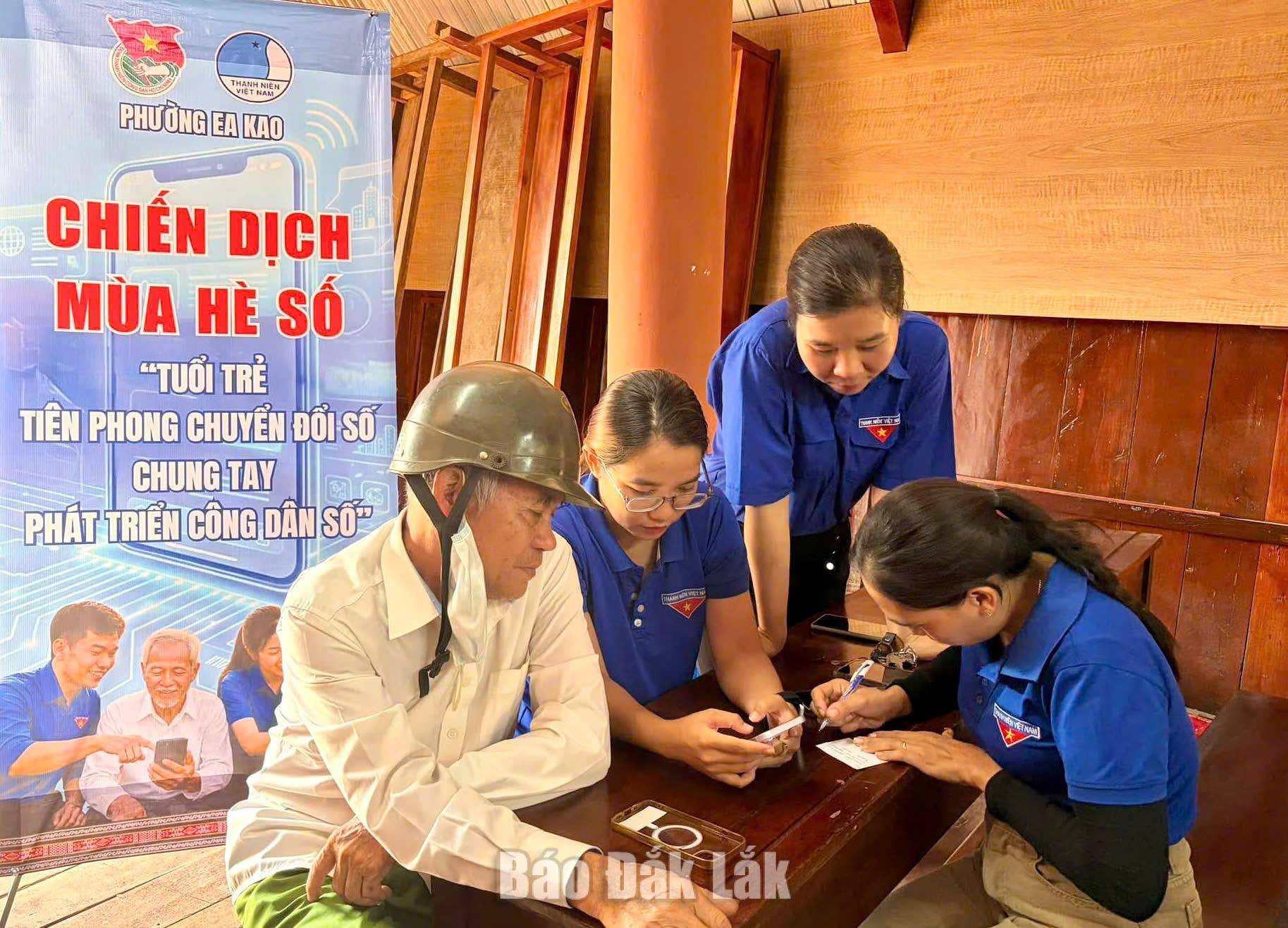 Đi từng ngõ, gõ từng nhà, hướng dẫn từng người 2