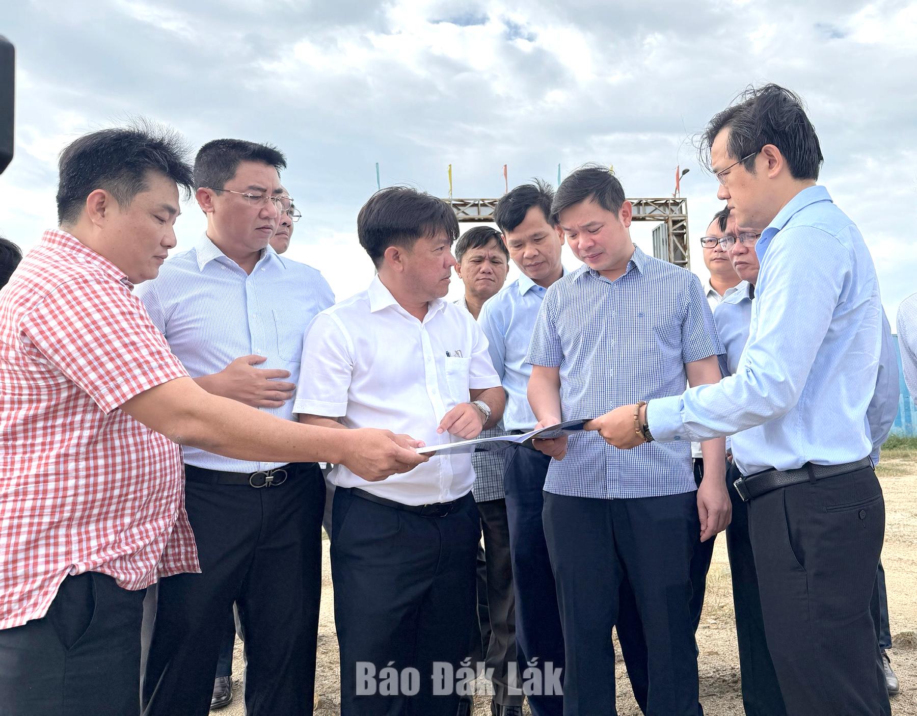 Ủy viên dự khuyết Trung ương Đảng, Phó Bí thư Tỉnh ủy, Chủ tịch UBND tỉnh Đỗ Hữu Huy kiểm tra thực tế Dự án Khu nhà ở xã hội phía Bắc đường Trần Phú 
