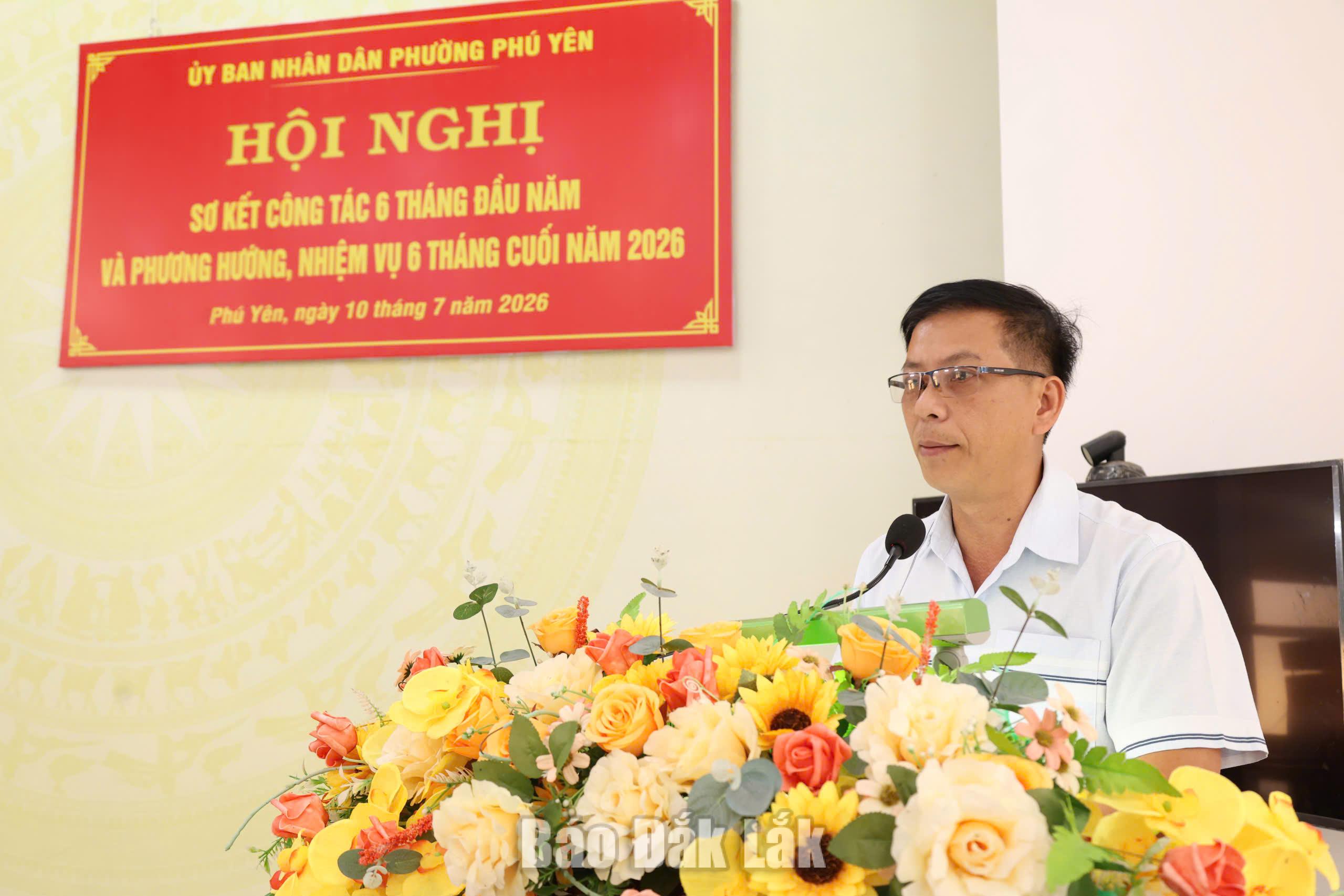 Phường Phú Yên phấn đấu đạt mục tiêu tăng trưởng từ 11,5% trở lên 2 Chủ tịch UBND phường Phú Yên Nguyễn Xuân Cảnh phát biểu tại hội nghị.