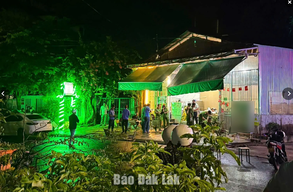 Điều tra vụ người đàn ông bị bắn tử vong ở phường Buôn Ma Thuột 1 Lực lượng chức năng đang khám nghiệm tại hiện trường vụ việc.