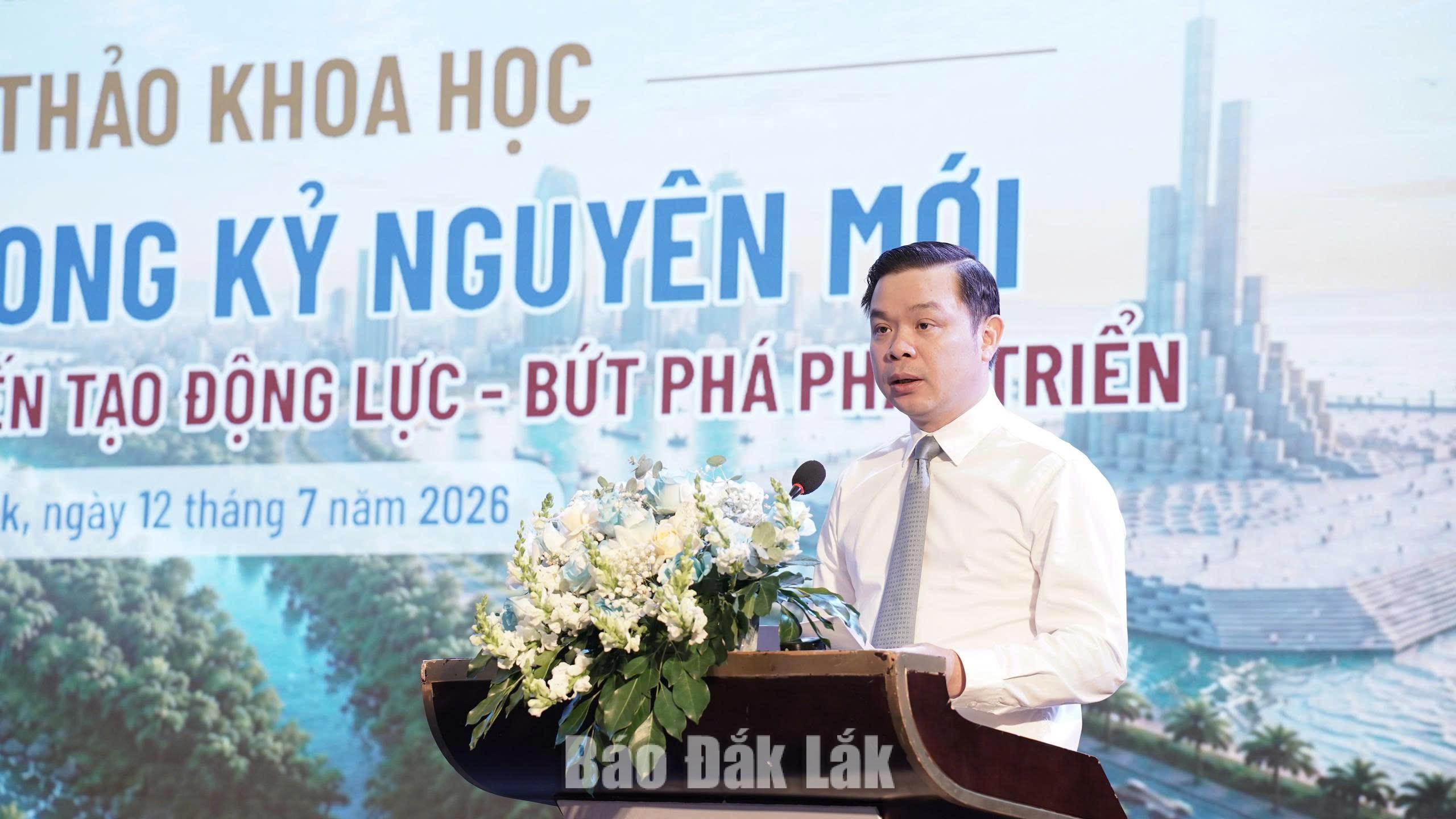 Đồng chí Đỗ Hữu Huy, Ủy viên dự khuyết Trung ương Đảng, Phó Bí thư Tỉnh ủy, Chủ tịch UBND tỉnh Đắk Lắk phát biểu khai mạc hội thảo. Ảnh: Vạn Tiếp