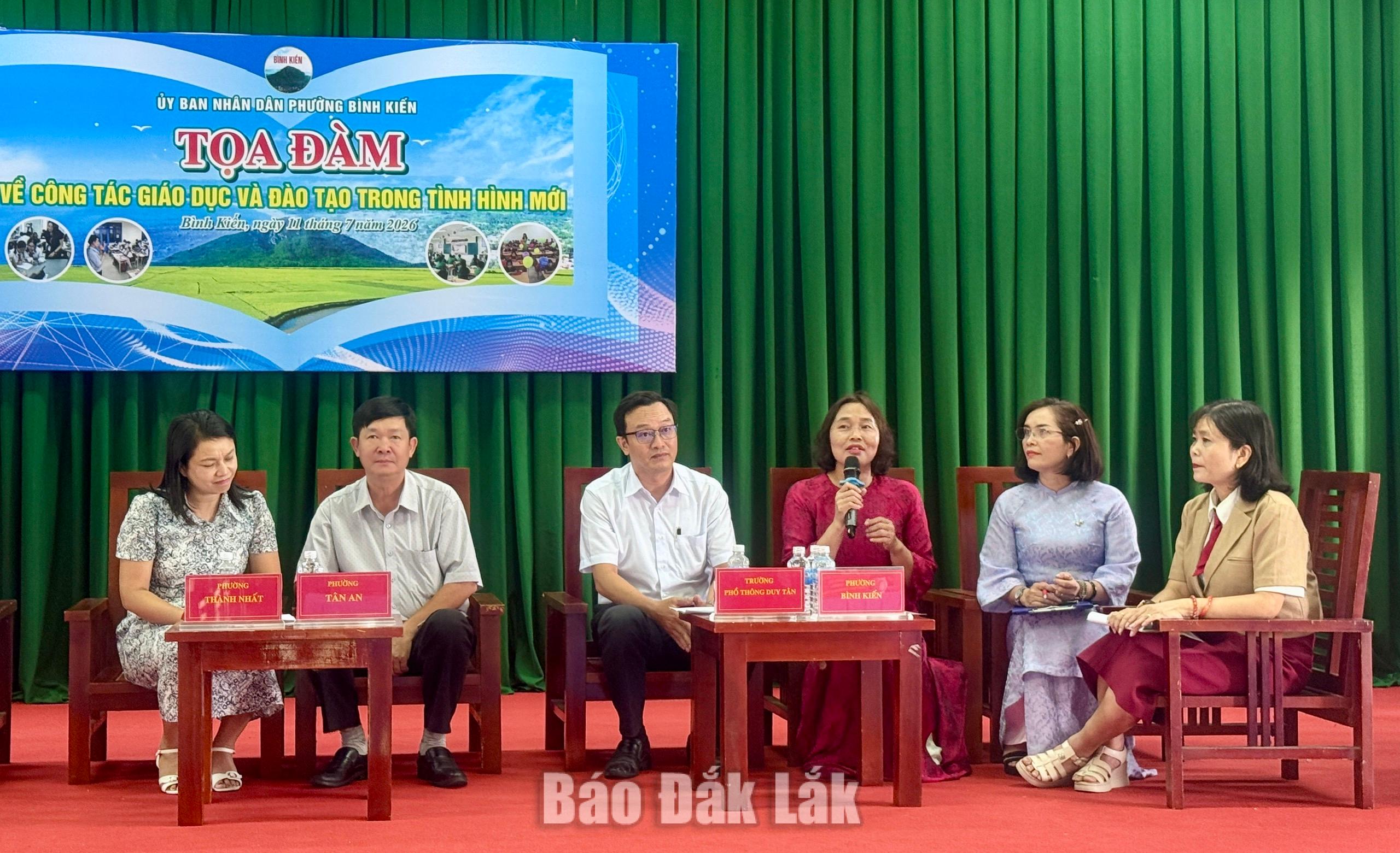 Tổ chức Hội trại “Bình Kiến - Kết nối vươn xa” năm 2026 2 Các địa phương, đơn vị tham gia hoạt động tọa đàm về công tác giáo dục và đào tạo trong tình hình mới tại hội trại.